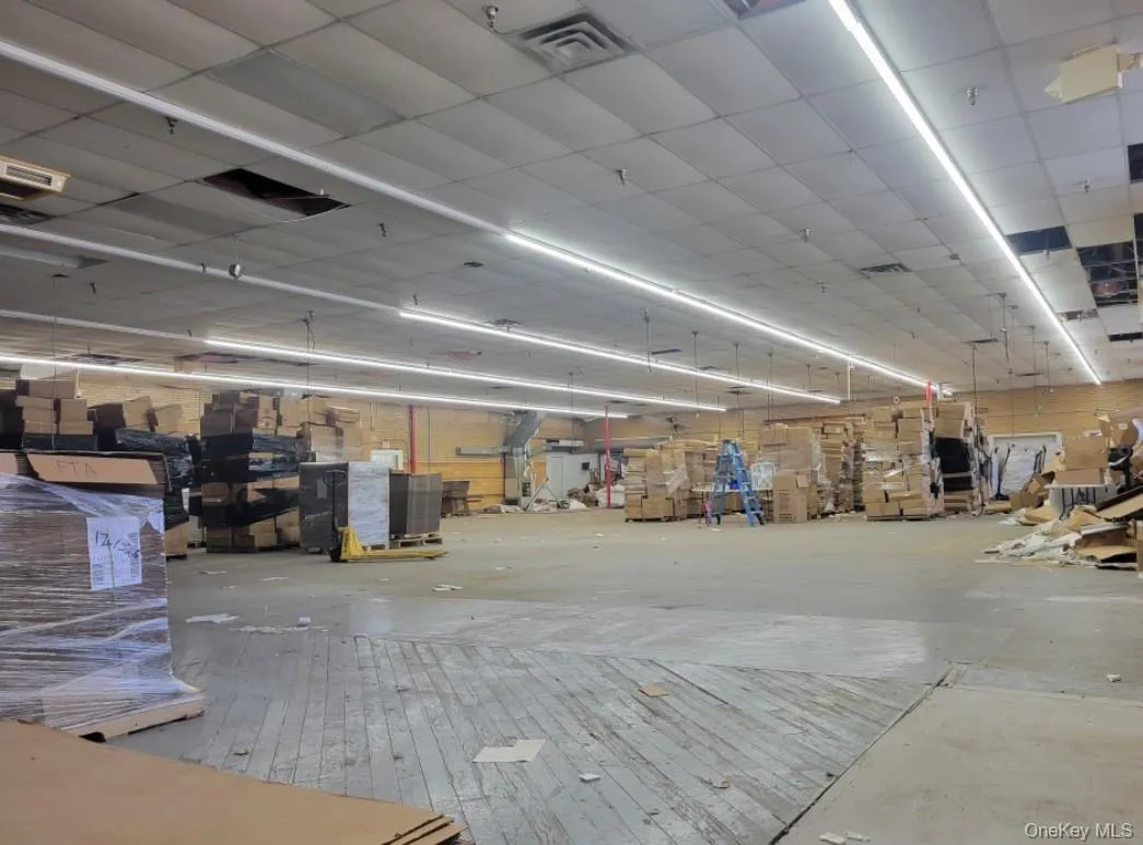 Misc room featuring visible vents and a paneled ceiling Misc room featuring visible vents and a paneled ceiling