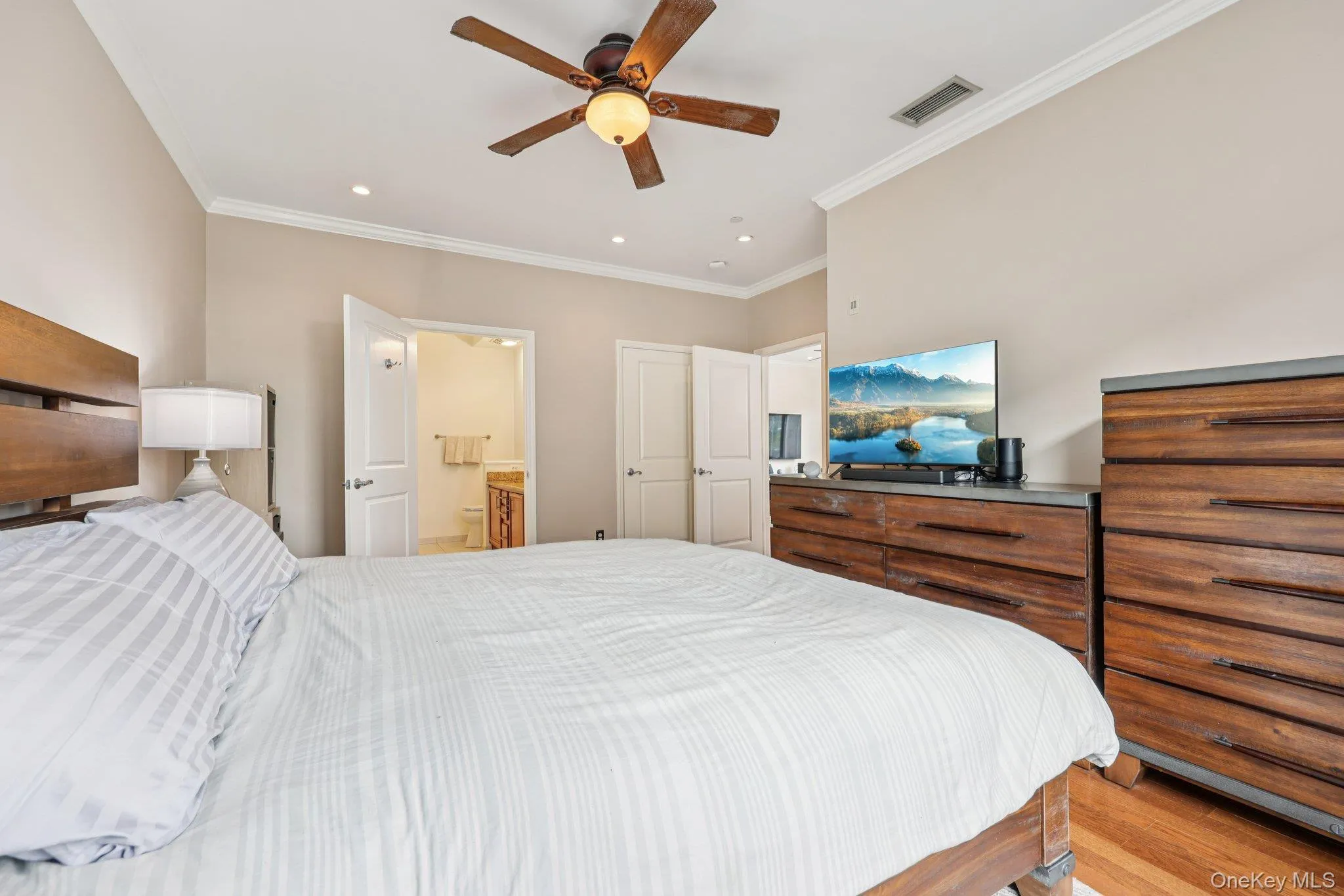 Large primary suite with 9 foot ceilings Large primary suite with 9 foot ceilings