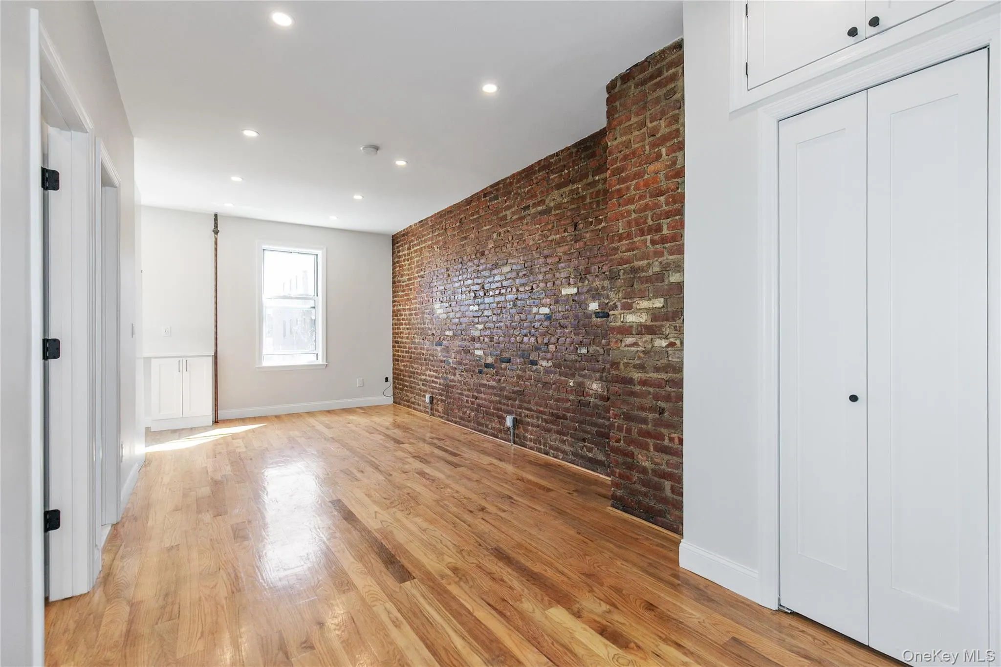 104-44 42nd Avenue, New York, NY, 2 Bedrooms Bedrooms, 4 Rooms Rooms,1 BathroomBathrooms,Residential Lease,For Rent,42nd,0,945541 104-44 42nd Avenue, New York, NY, 2 Bedrooms Bedrooms, 4 Rooms Rooms,1 BathroomBathrooms,Residential Lease,For Rent,42nd,0,945541