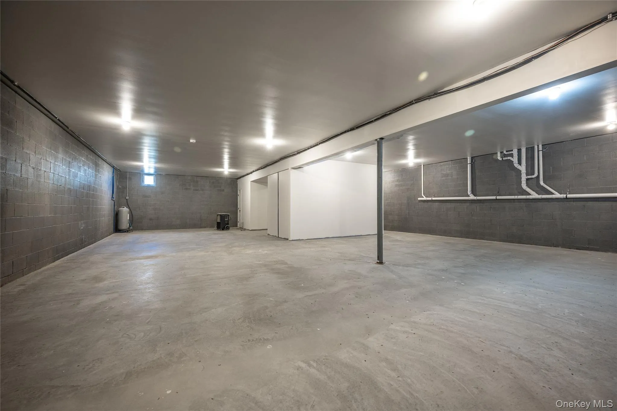 Basement appx. 2000 sq ft Basement appx. 2000 sq ft