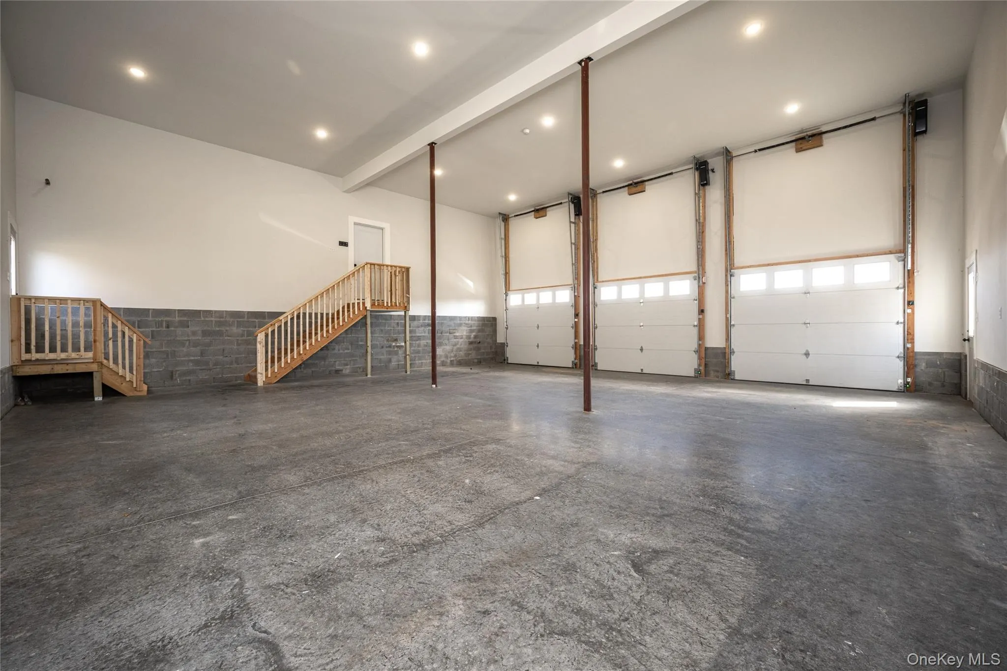 6 Car appx. 18ft ceiling height 6 Car appx. 18ft ceiling height
