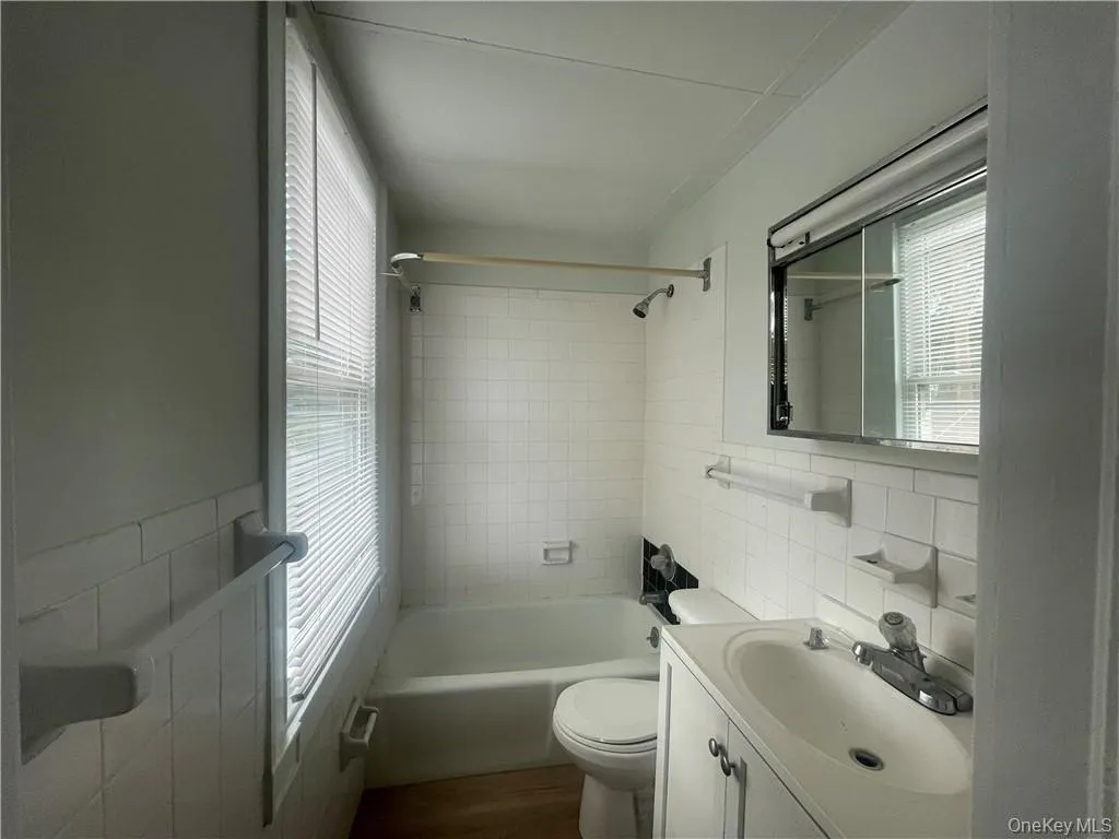 8 Mansion Street, Poughkeepsie, NY, 1 Bedroom Bedrooms, 2 Rooms Rooms,1 BathroomBathrooms,Residential Lease,Idx,Mansion,0,945588 8 Mansion Street, Poughkeepsie, NY, 1 Bedroom Bedrooms, 2 Rooms Rooms,1 BathroomBathrooms,Residential Lease,Idx,Mansion,0,945588