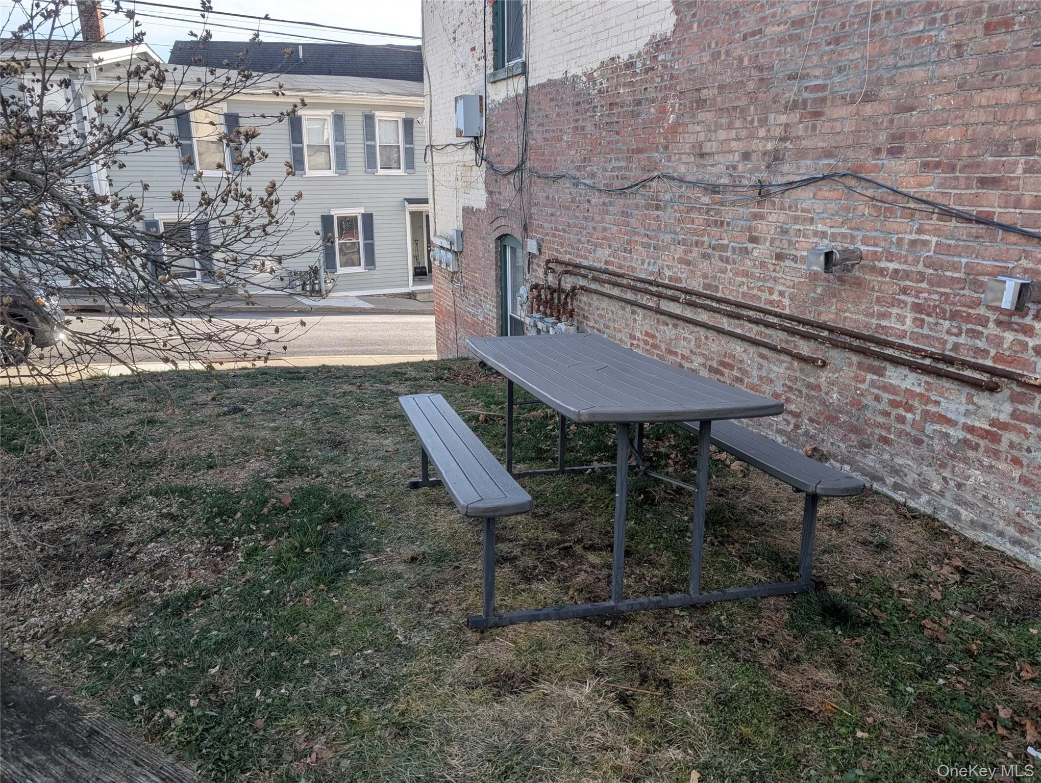 Outdoor shared space w/ picnic table. Bring your own grill! Outdoor shared space w/ picnic table. Bring your own grill!