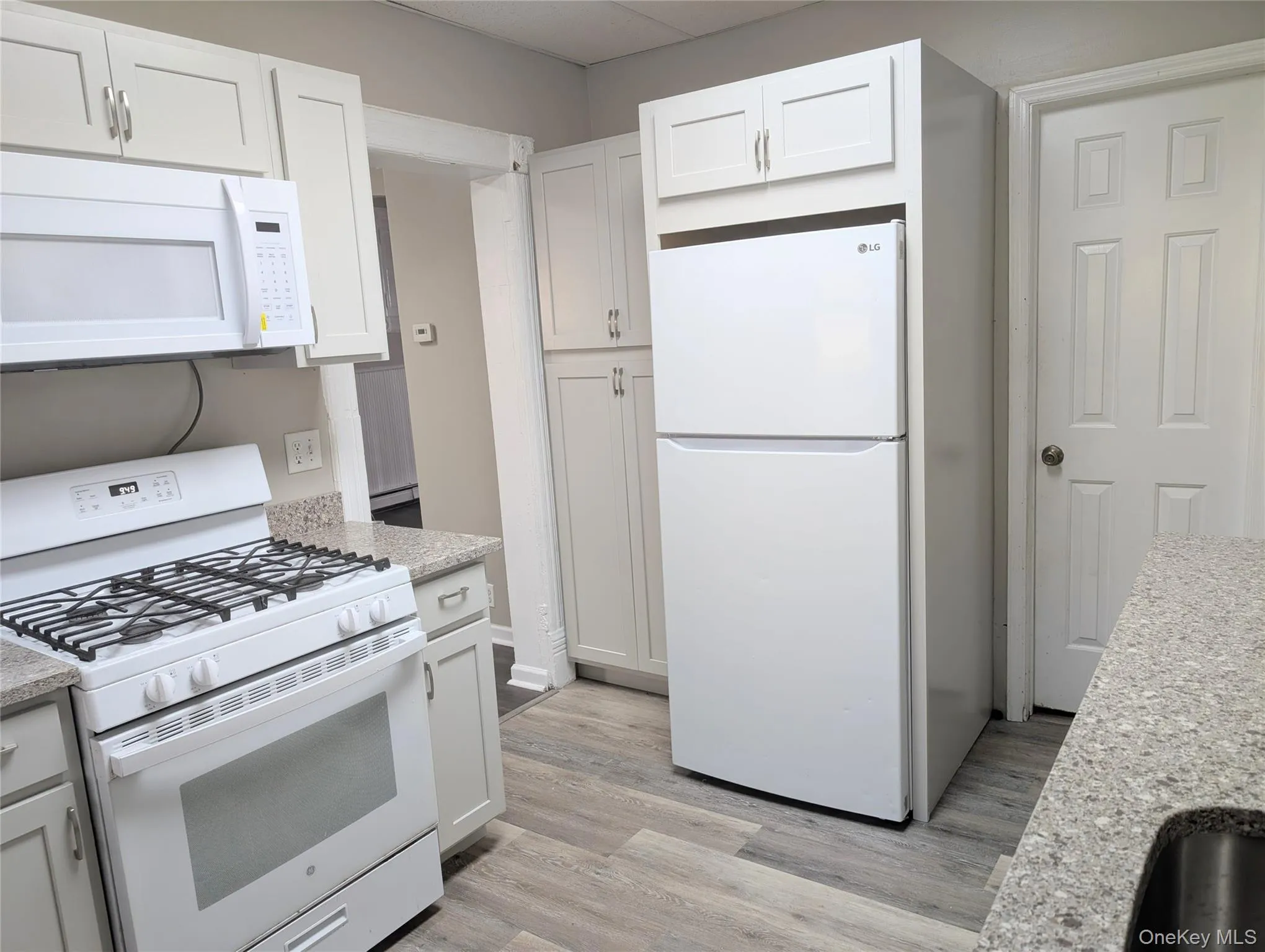 Tons of storage space for the chef at heart Tons of storage space for the chef at heart