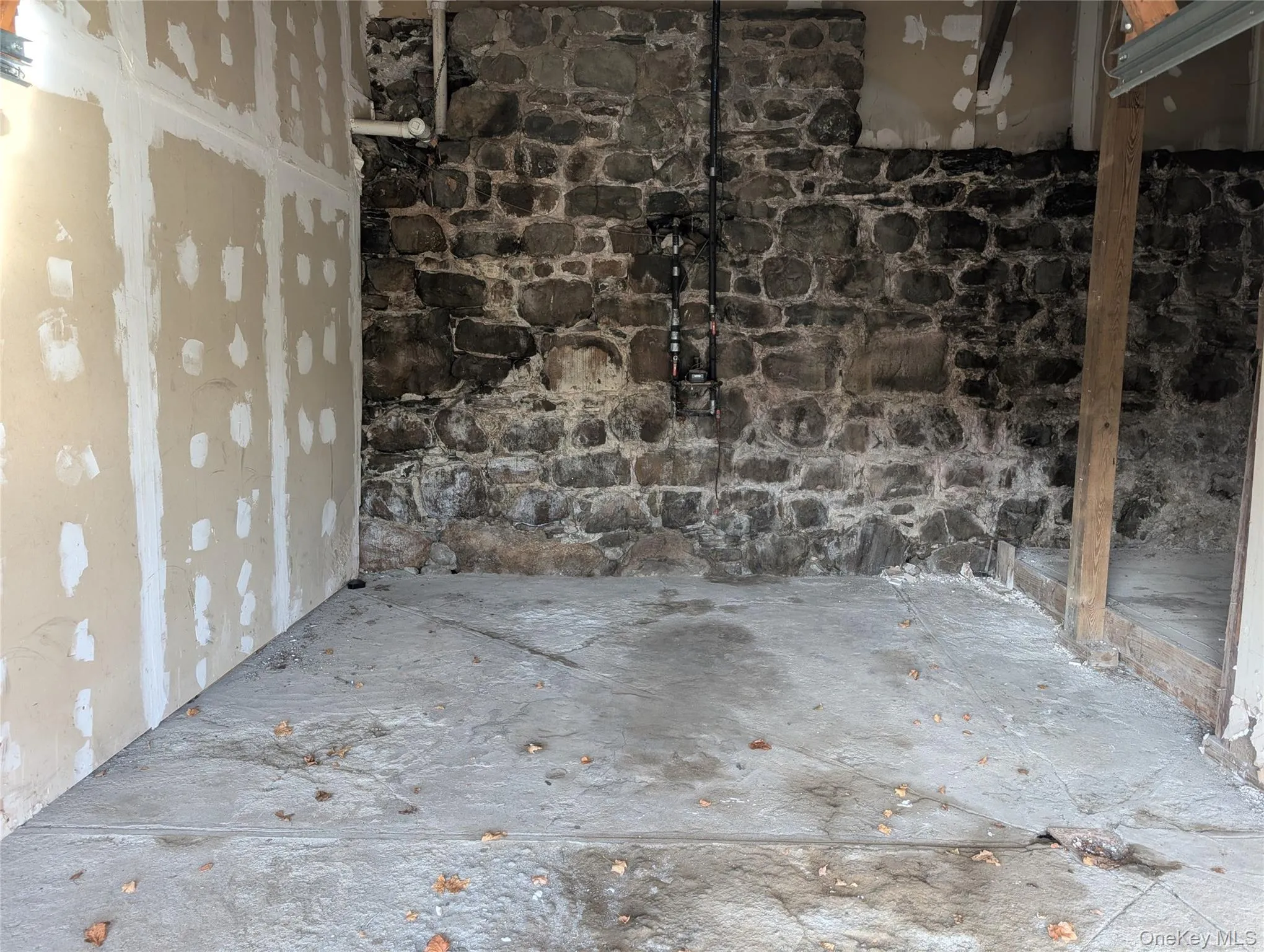 Large 1 car garage Large 1 car garage