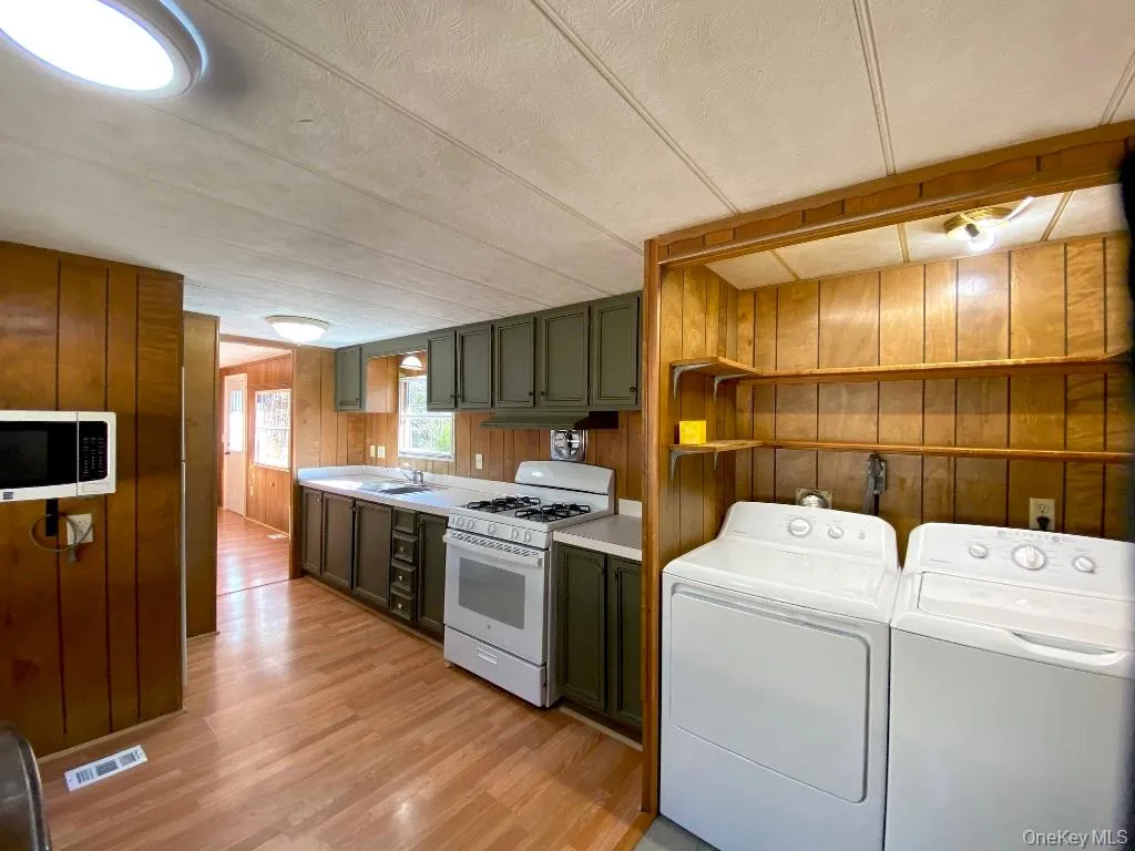 141 Gale Road, Bethel, NY, 2 Bedrooms Bedrooms, 4 Rooms Rooms,1 BathroomBathrooms,Residential Lease,Idx,Gale,0,945625 141 Gale Road, Bethel, NY, 2 Bedrooms Bedrooms, 4 Rooms Rooms,1 BathroomBathrooms,Residential Lease,Idx,Gale,0,945625