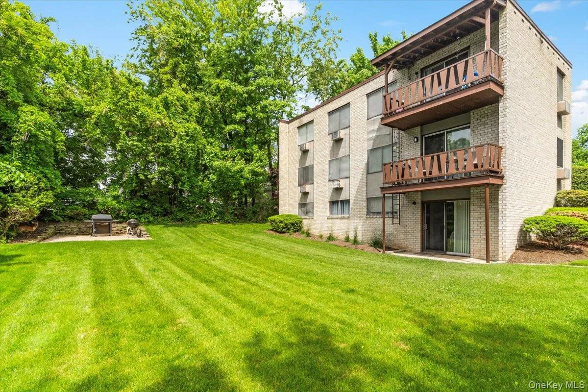 View of apartment building / complex View of apartment building / complex