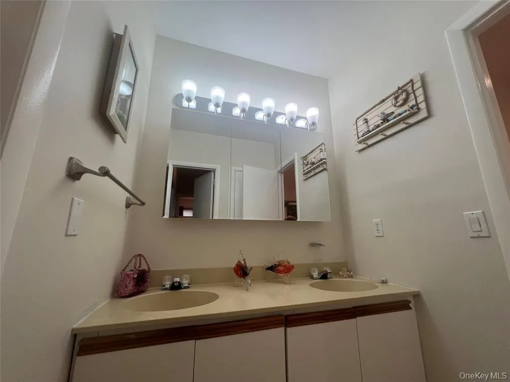 Bathroom with double vanity Bathroom with double vanity