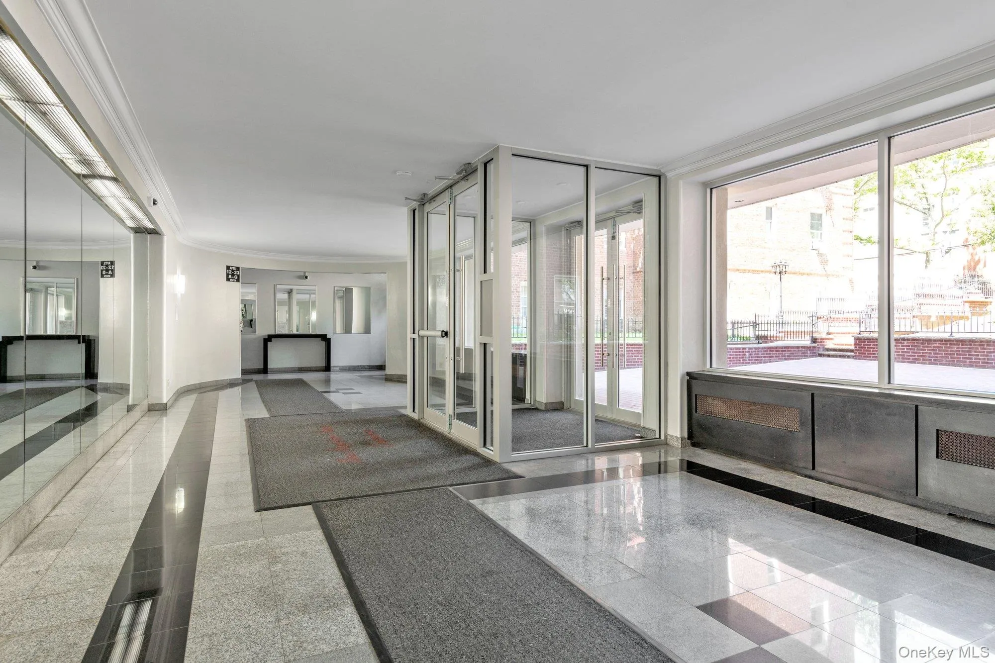 Lobby with crown molding Lobby with crown molding