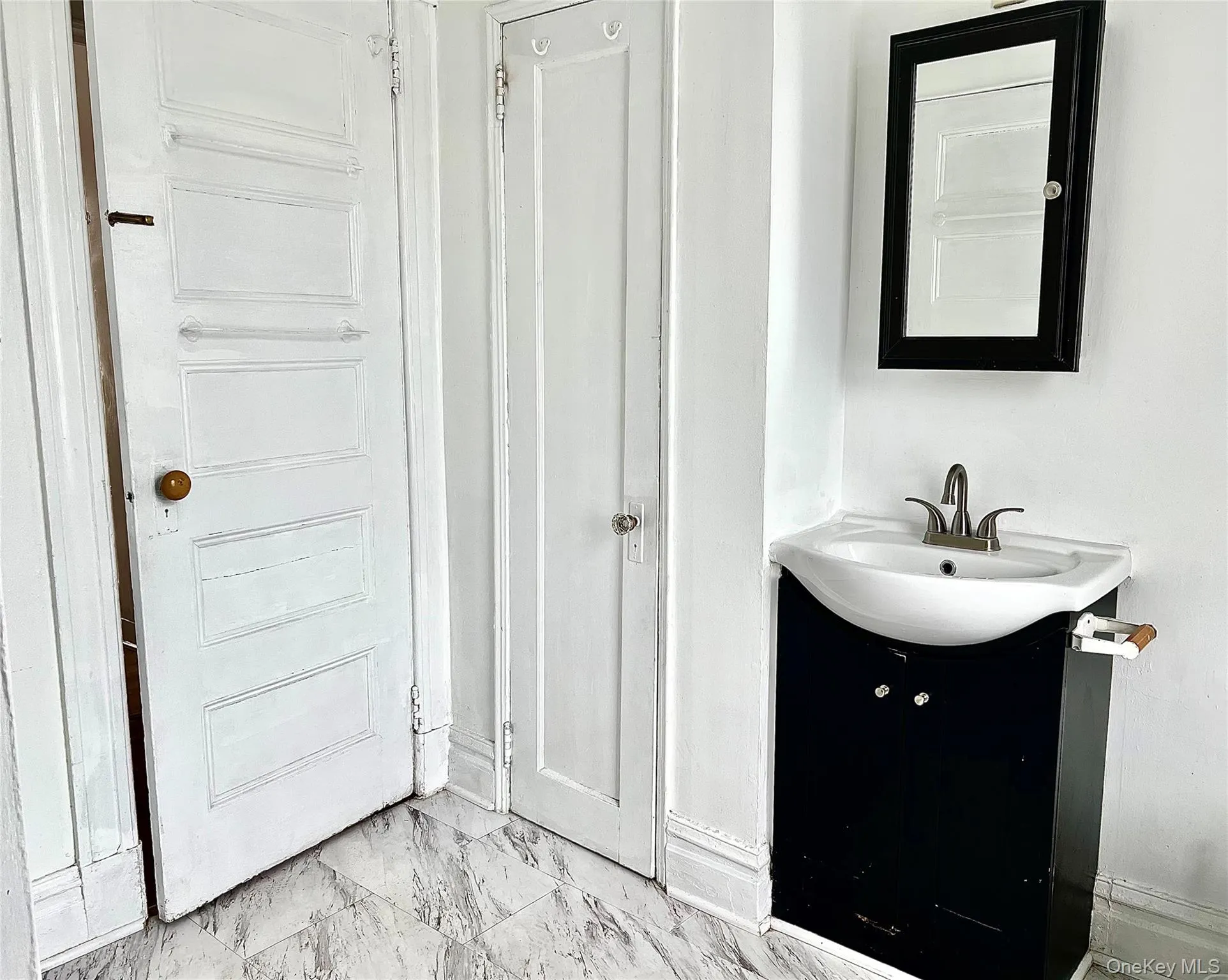 177 Franklin Avenue, Oyster Bay, NY, 1 Bedroom Bedrooms, 3 Rooms Rooms,1 BathroomBathrooms,Residential Lease,For Rent,Franklin,0,945830 177 Franklin Avenue, Oyster Bay, NY, 1 Bedroom Bedrooms, 3 Rooms Rooms,1 BathroomBathrooms,Residential Lease,For Rent,Franklin,0,945830