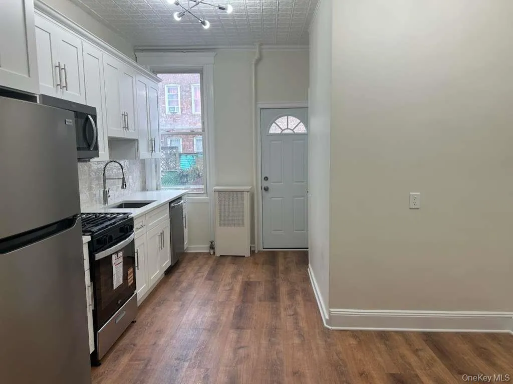 88-23 85th Street, New York, NY, 3 Bedrooms Bedrooms, 6 Rooms Rooms,1 BathroomBathrooms,Residential Lease,For Rent,85th,0,946039 88-23 85th Street, New York, NY, 3 Bedrooms Bedrooms, 6 Rooms Rooms,1 BathroomBathrooms,Residential Lease,For Rent,85th,0,946039