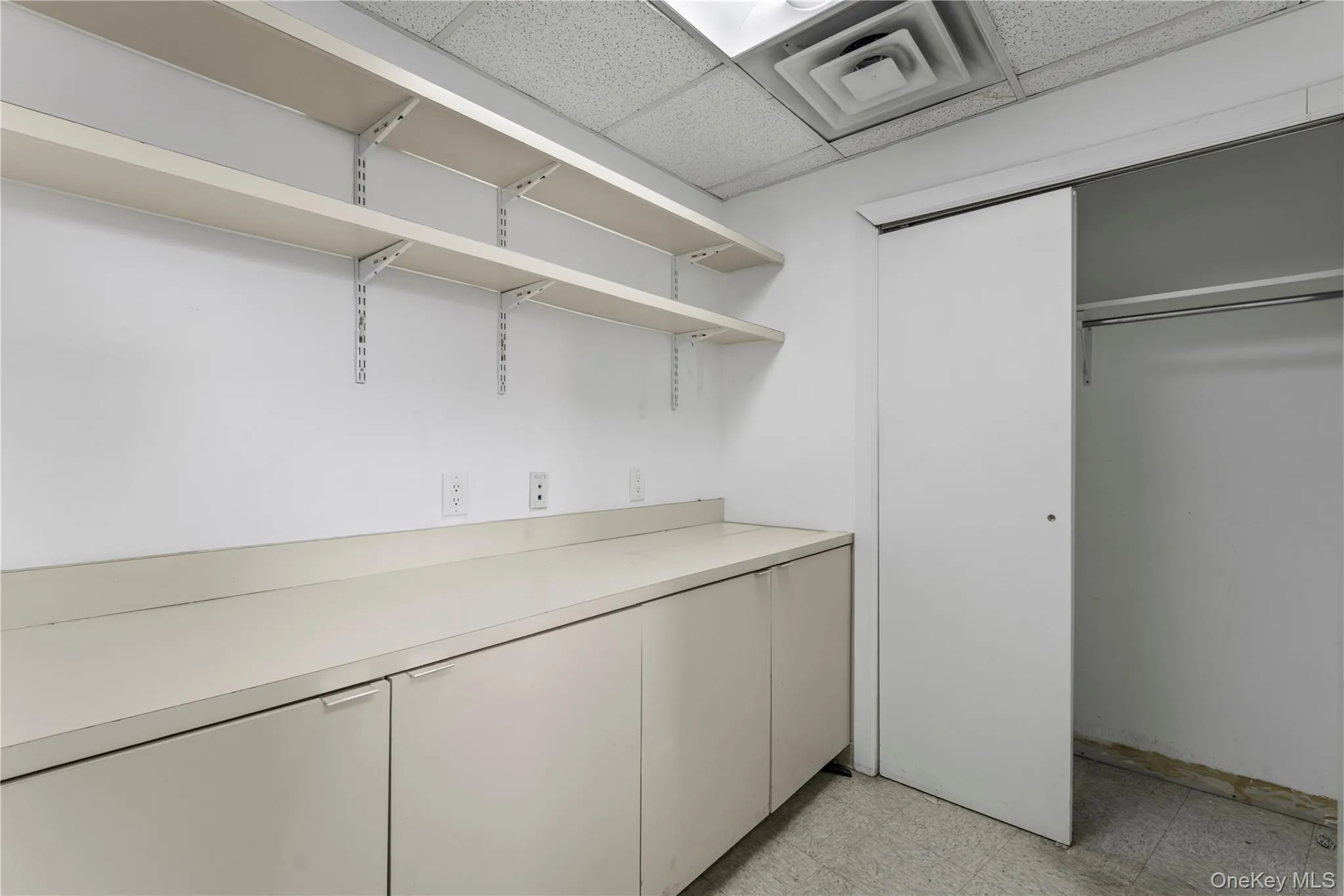 41-60 Main Street, New York, NY, ,Commercial Lease,Idx,Main,0,946321 41-60 Main Street, New York, NY, ,Commercial Lease,Idx,Main,0,946321