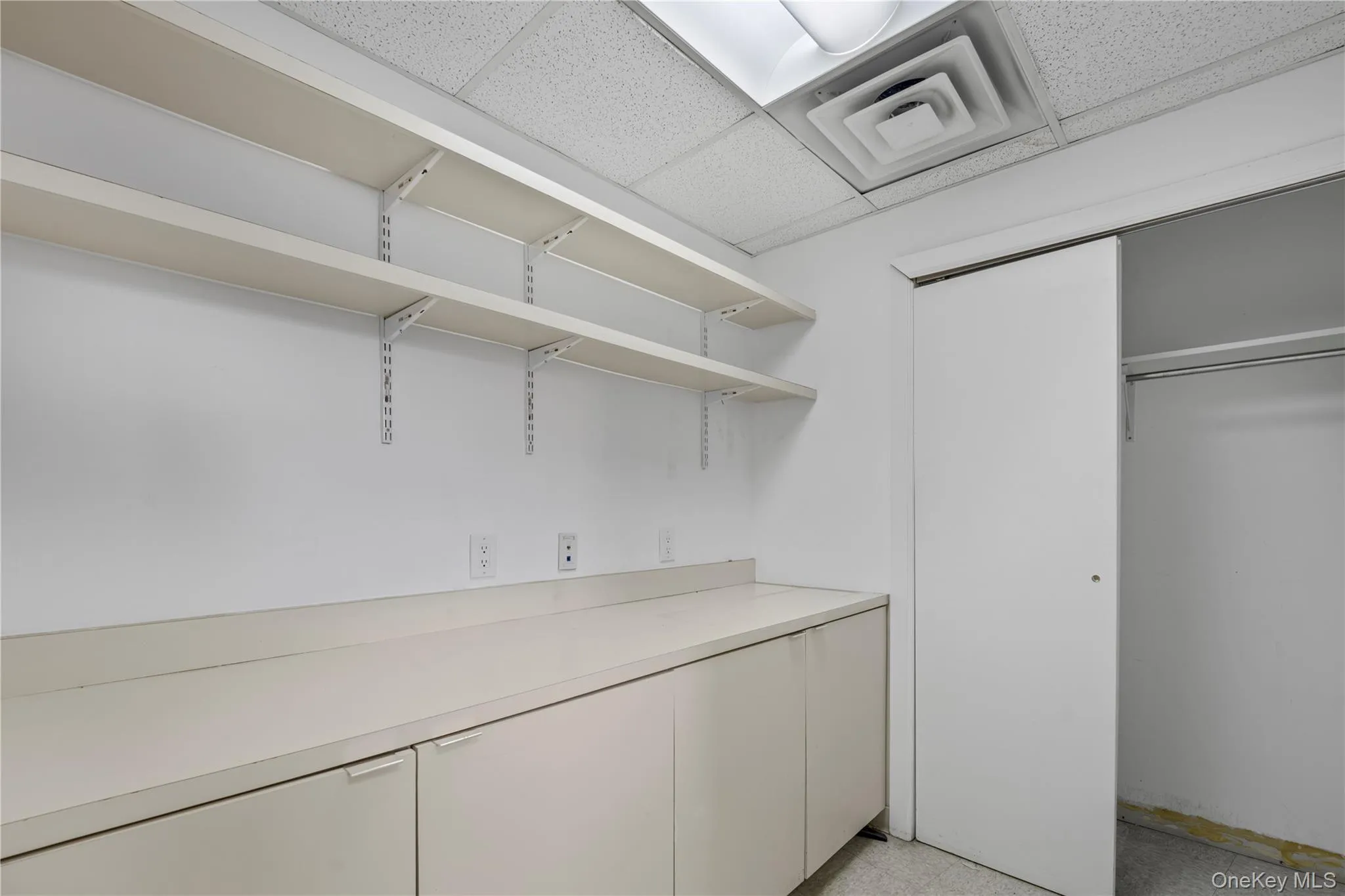 41-60 Main Street, New York, NY, ,Commercial Lease,Idx,Main,0,946343 41-60 Main Street, New York, NY, ,Commercial Lease,Idx,Main,0,946343