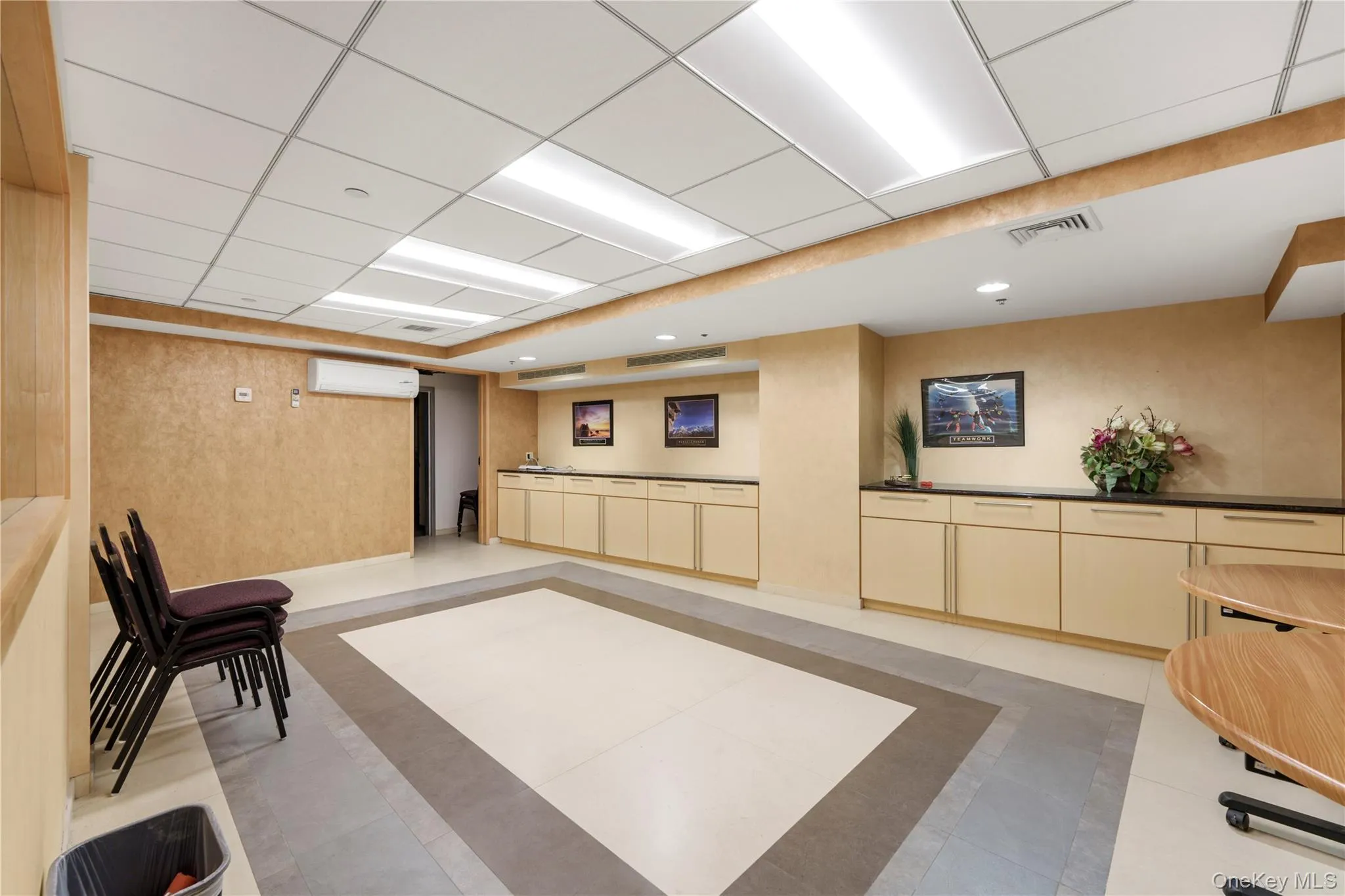 41-60 Main Street, New York, NY, ,Commercial Lease,Idx,Main,0,946346 41-60 Main Street, New York, NY, ,Commercial Lease,Idx,Main,0,946346