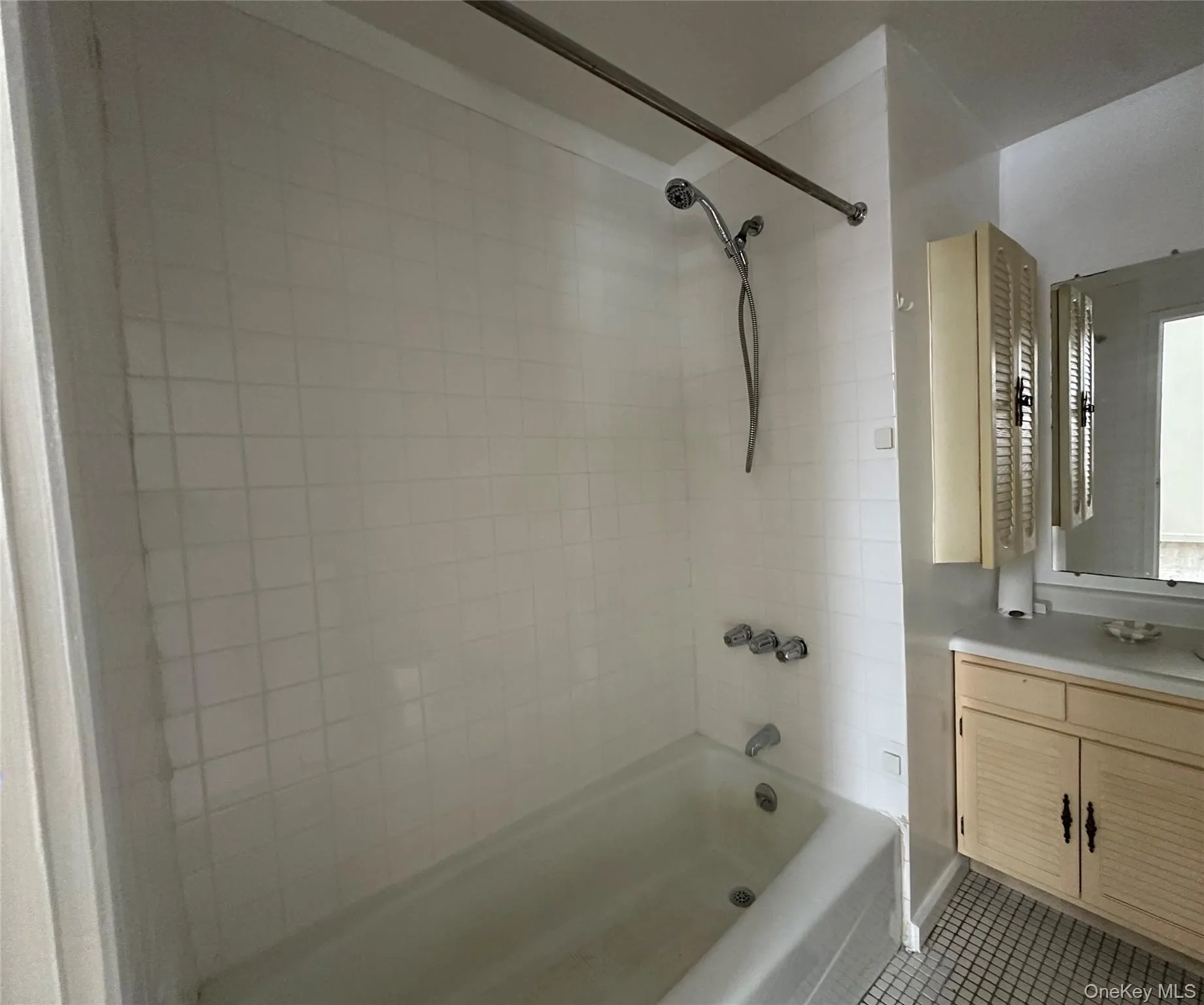 165 Ulster Avenue, Saugerties, NY, 1 Bedroom Bedrooms, 3 Rooms Rooms,1 BathroomBathrooms,Residential Lease,Idx,Ulster,0,946393 165 Ulster Avenue, Saugerties, NY, 1 Bedroom Bedrooms, 3 Rooms Rooms,1 BathroomBathrooms,Residential Lease,Idx,Ulster,0,946393