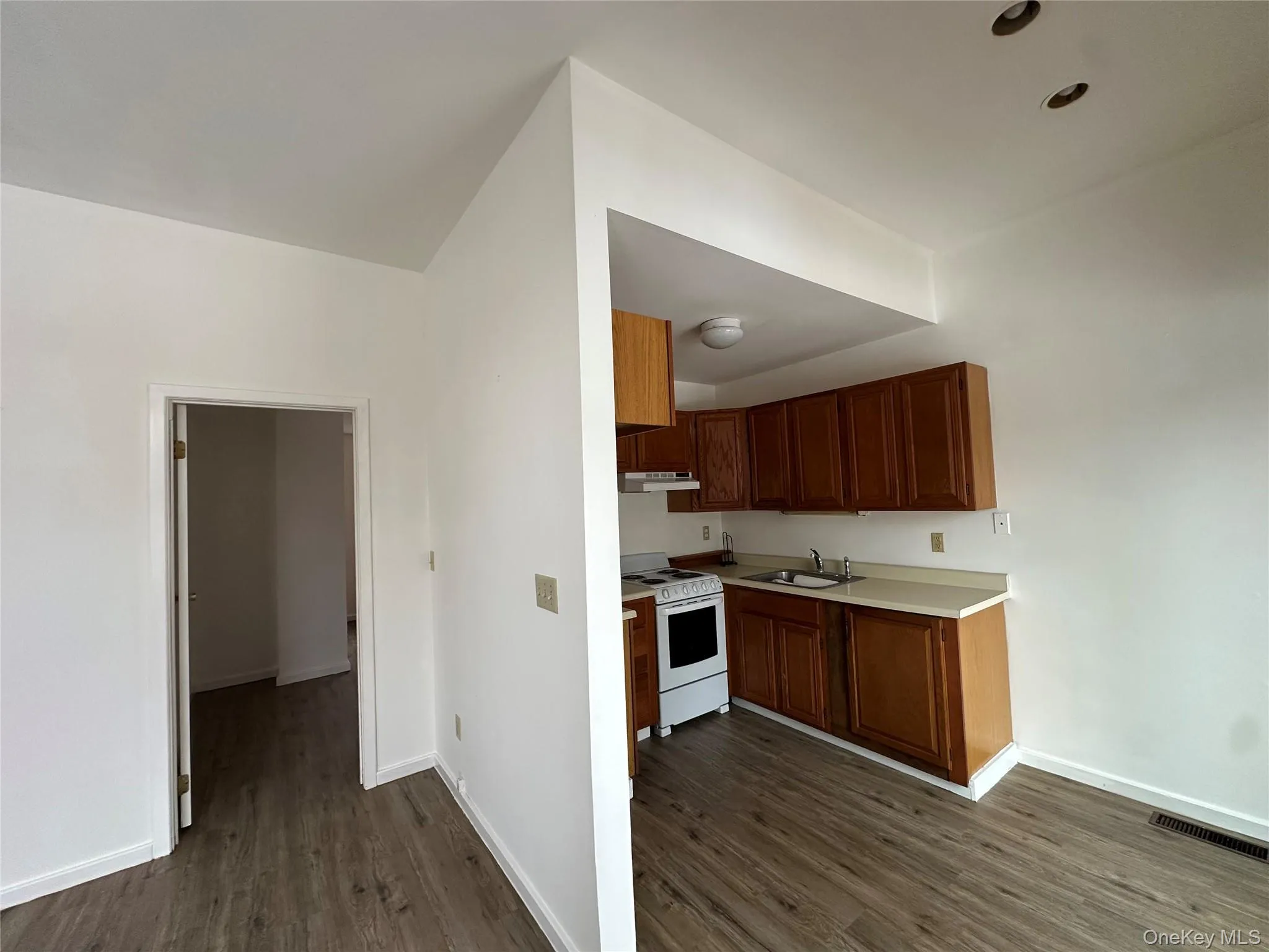 165 Ulster Avenue, Saugerties, NY, 1 Bedroom Bedrooms, 3 Rooms Rooms,1 BathroomBathrooms,Residential Lease,Idx,Ulster,0,946393 165 Ulster Avenue, Saugerties, NY, 1 Bedroom Bedrooms, 3 Rooms Rooms,1 BathroomBathrooms,Residential Lease,Idx,Ulster,0,946393