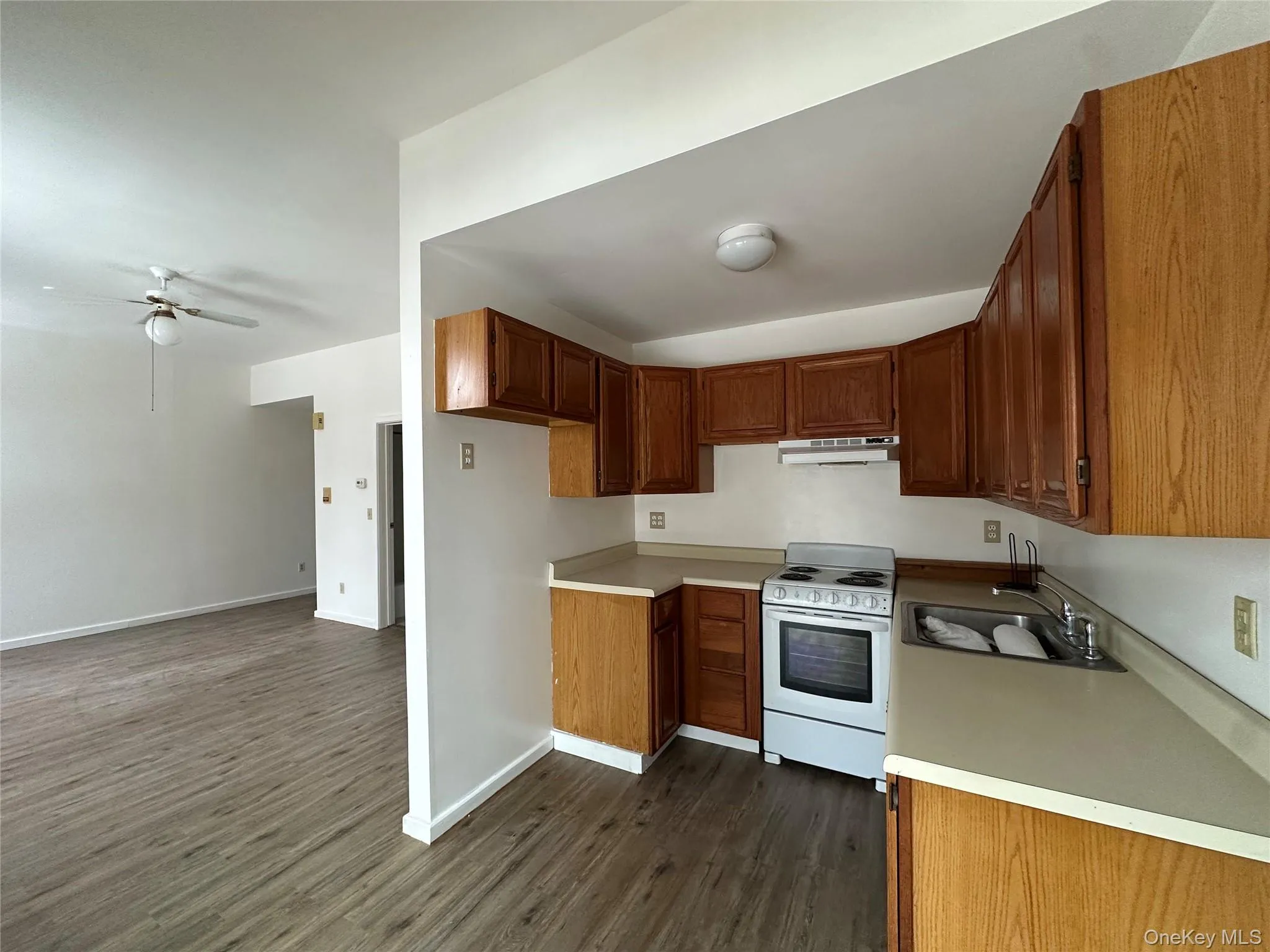 165 Ulster Avenue, Saugerties, NY, 1 Bedroom Bedrooms, 3 Rooms Rooms,1 BathroomBathrooms,Residential Lease,Idx,Ulster,0,946393 165 Ulster Avenue, Saugerties, NY, 1 Bedroom Bedrooms, 3 Rooms Rooms,1 BathroomBathrooms,Residential Lease,Idx,Ulster,0,946393