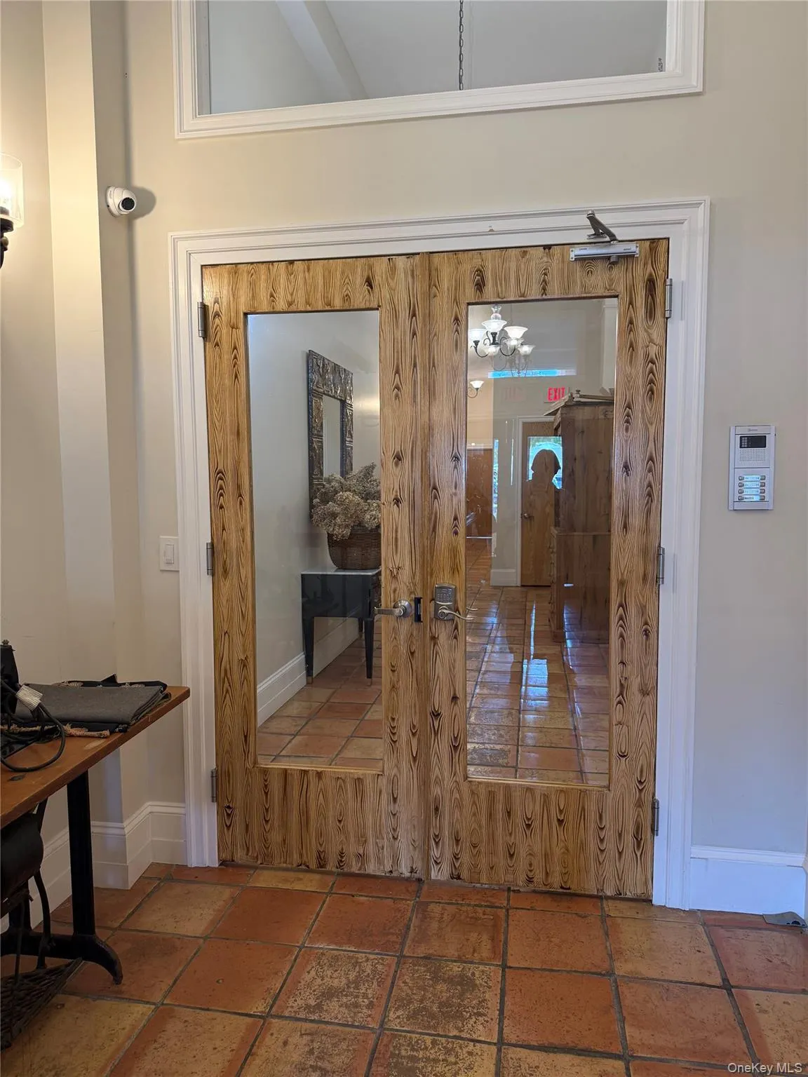 Entry vestibule - lobby Entry vestibule - lobby