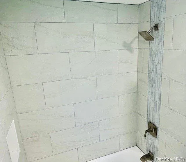 Bathroom view of tiled shower / bath Bathroom view of tiled shower / bath