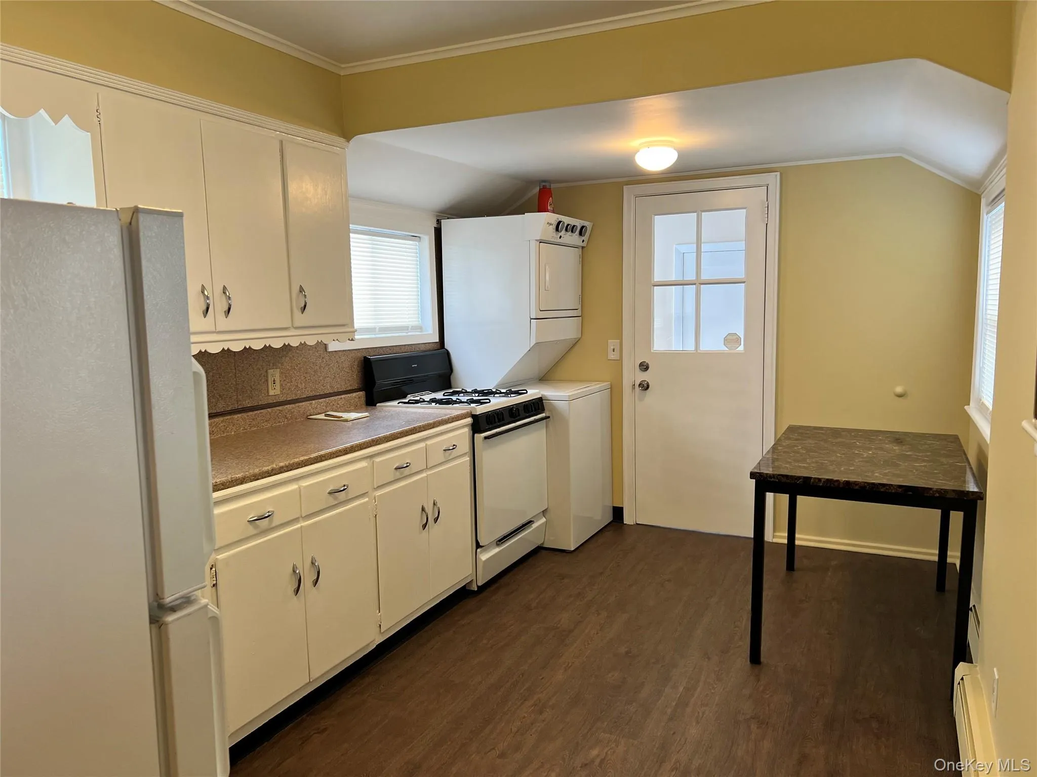 EIK, washer/dryer stacked unit, exit to breezeway EIK, washer/dryer stacked unit, exit to breezeway