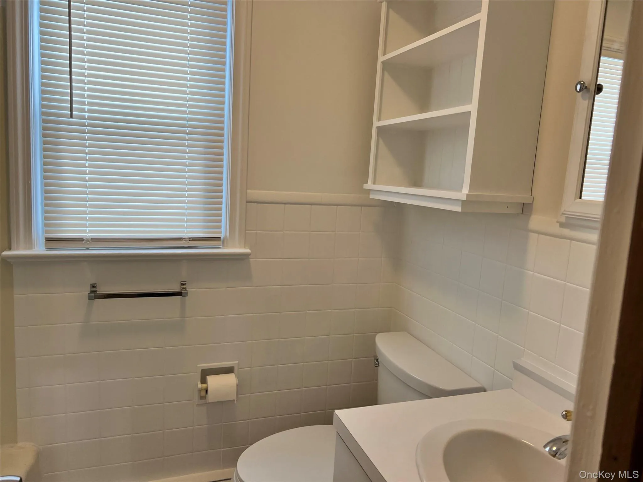 Full bath w/ tub shower Full bath w/ tub shower