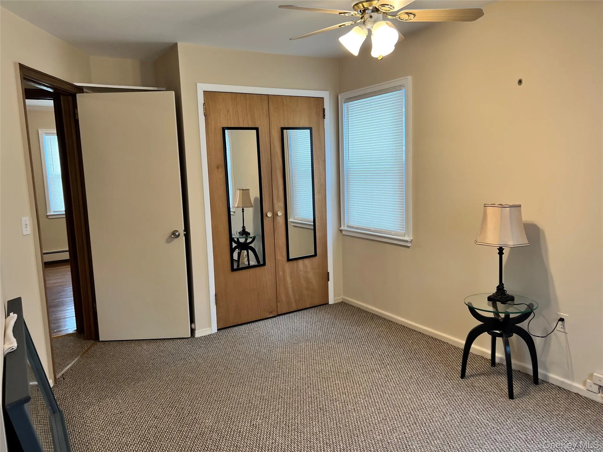 Bedroom w/ceiling fan Bedroom w/ceiling fan