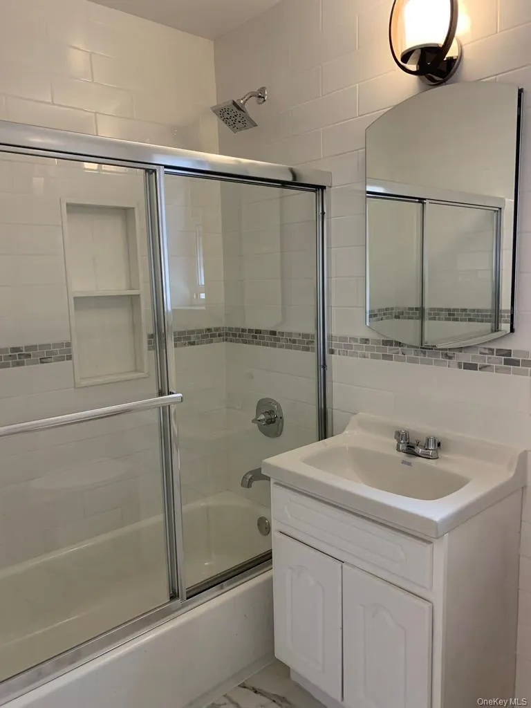 4410 Baychester Avenue, New York, NY, 3 Bedrooms Bedrooms, 6 Rooms Rooms,1 BathroomBathrooms,Residential Lease,For Rent,Baychester,0,946490 4410 Baychester Avenue, New York, NY, 3 Bedrooms Bedrooms, 6 Rooms Rooms,1 BathroomBathrooms,Residential Lease,For Rent,Baychester,0,946490