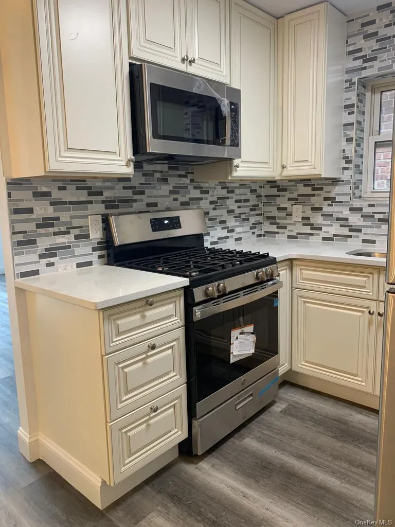 4410 Baychester Avenue, New York, NY, 3 Bedrooms Bedrooms, 6 Rooms Rooms,1 BathroomBathrooms,Residential Lease,For Rent,Baychester,0,946490 4410 Baychester Avenue, New York, NY, 3 Bedrooms Bedrooms, 6 Rooms Rooms,1 BathroomBathrooms,Residential Lease,For Rent,Baychester,0,946490