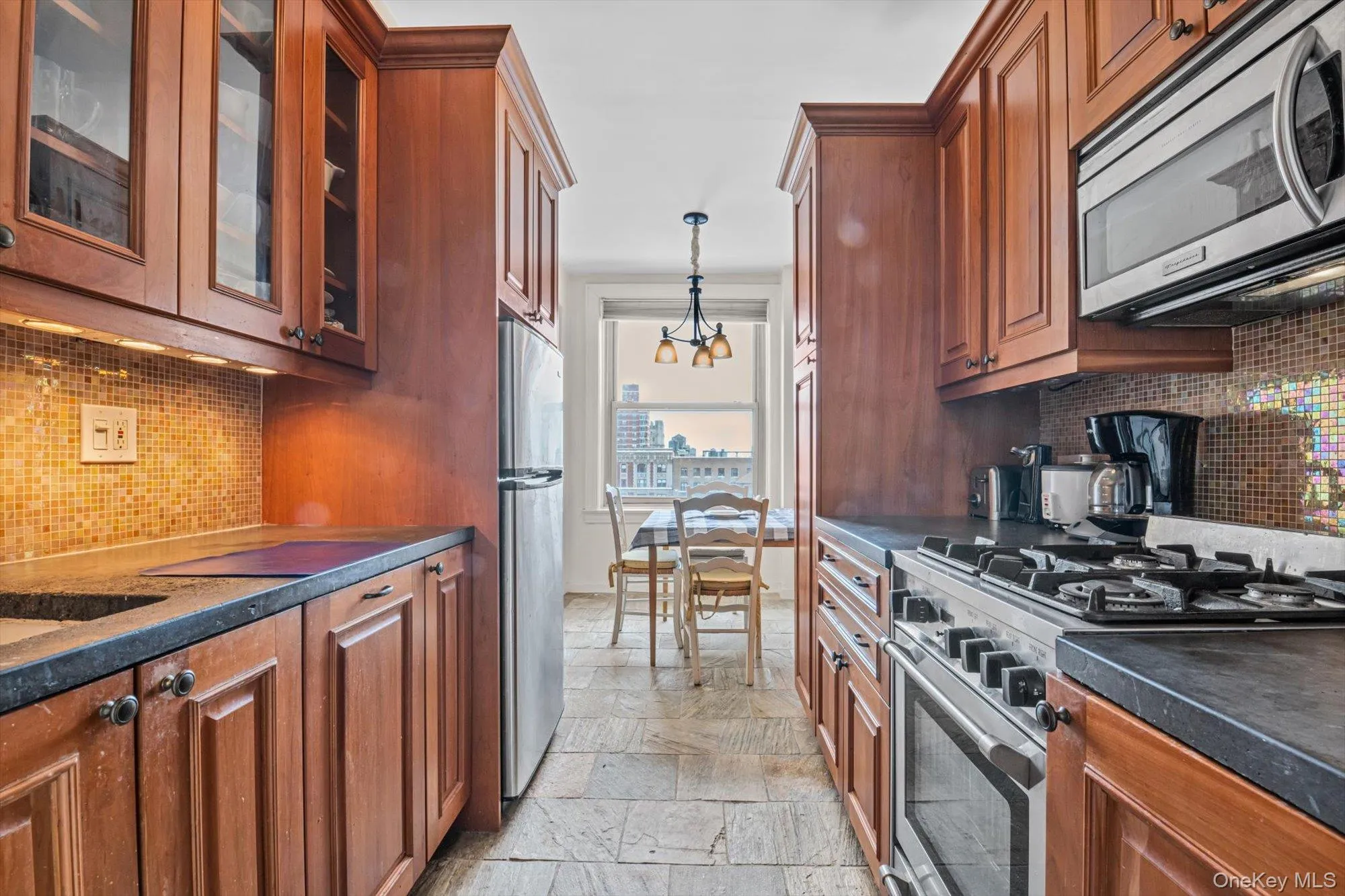 Eat-in-Kitchen Eat-in-Kitchen