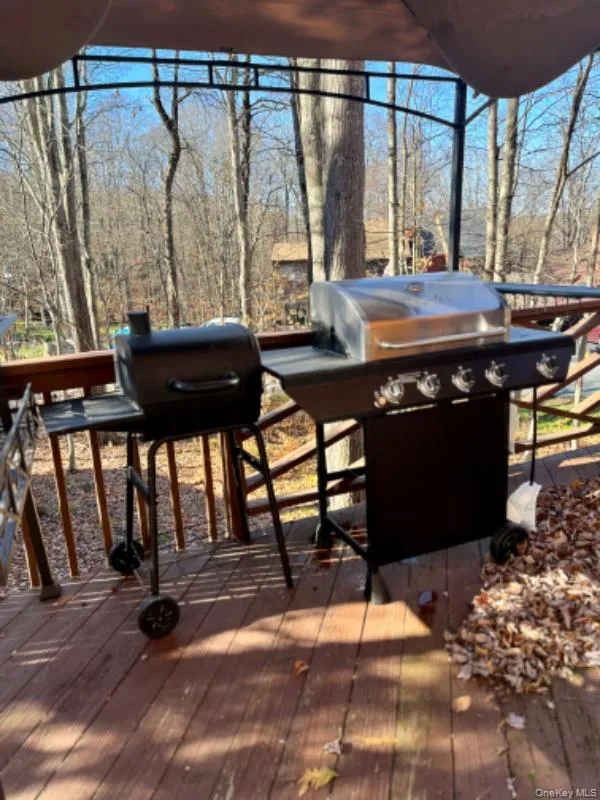 Deck featuring area for grilling Deck featuring area for grilling