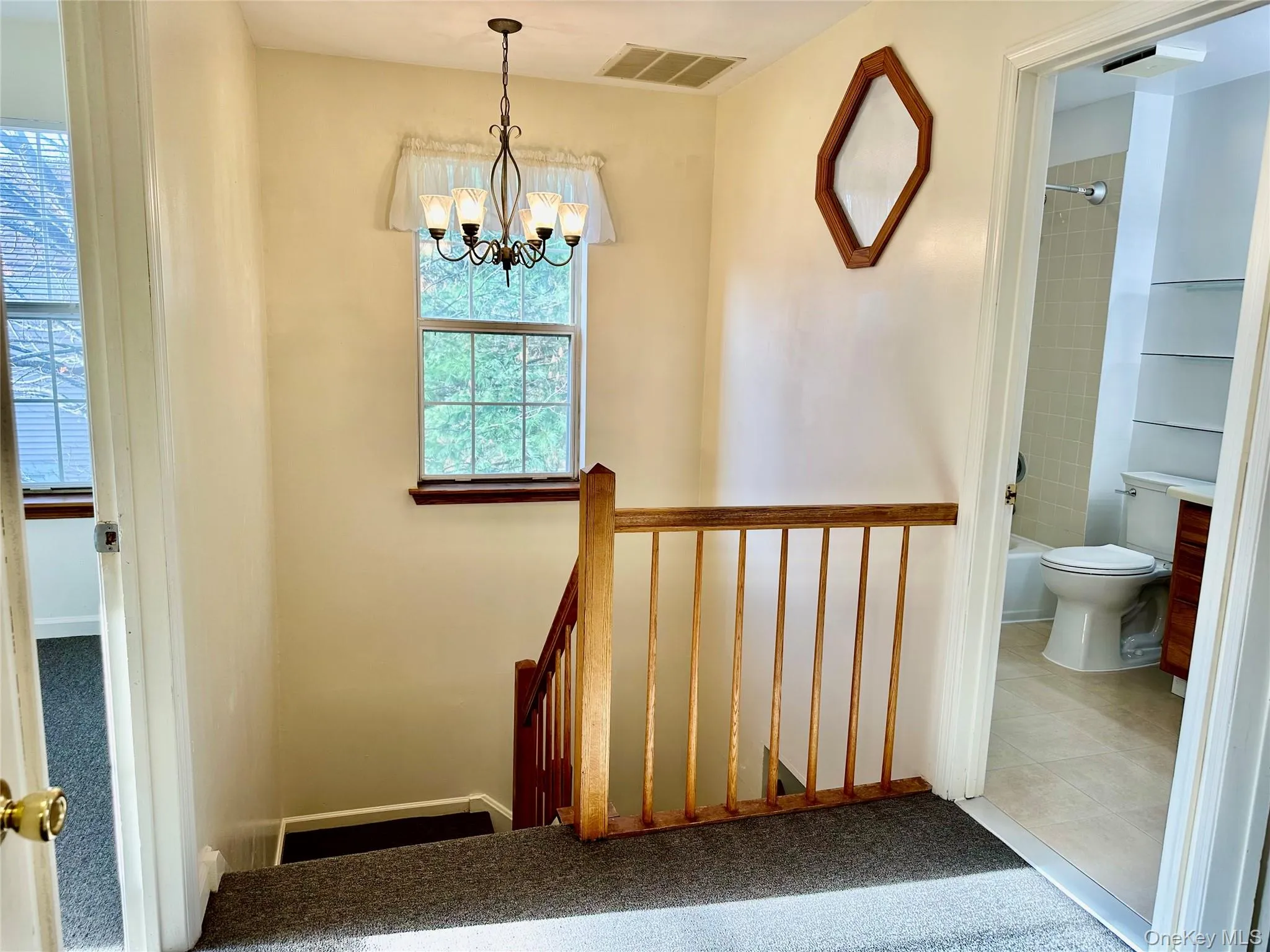 Staircase with natural light (end unit advantage) Staircase with natural light (end unit advantage)