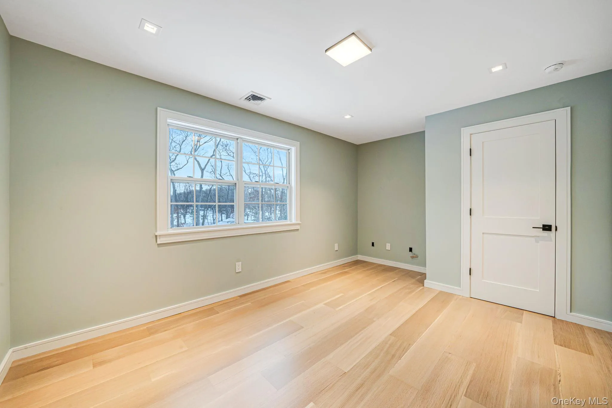 Unfurnished room featuring light wood-style floors and recessed lighting Unfurnished room featuring light wood-style floors and recessed lighting