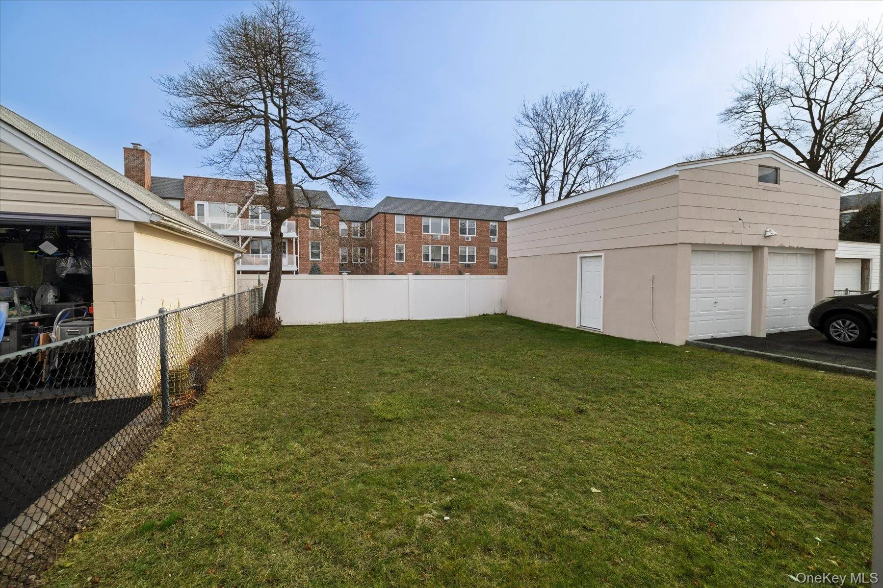 Spacious Backyard Spacious Backyard