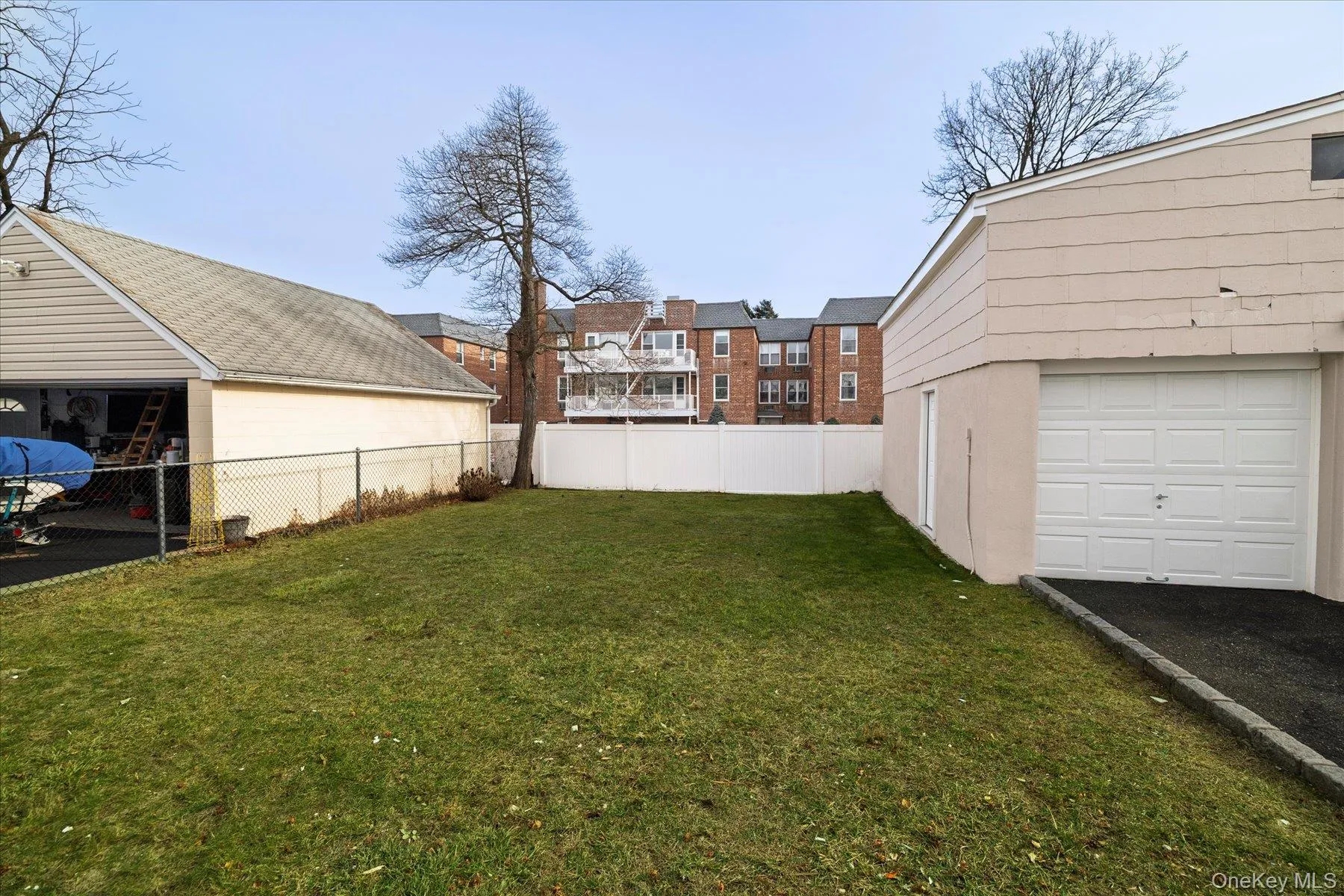Spacious Backyard Spacious Backyard