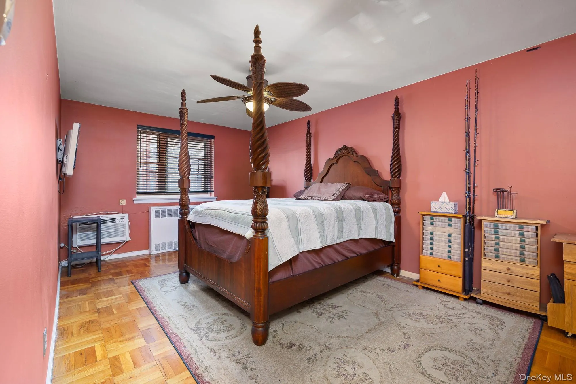 Oversized primary bedroom accommodating a king size bed Oversized primary bedroom accommodating a king size bed