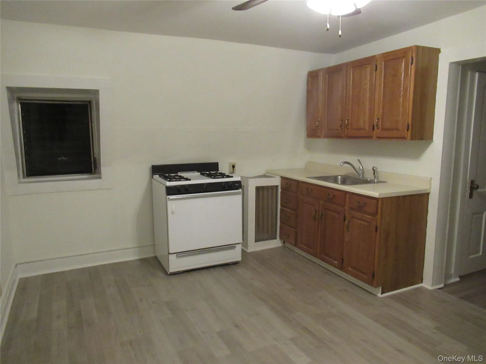 26 Oakland Avenue, Warwick (town), NY, 1 Bedroom Bedrooms, 3 Rooms Rooms,1 BathroomBathrooms,Residential Lease,Idx,Oakland,0,946773 26 Oakland Avenue, Warwick (town), NY, 1 Bedroom Bedrooms, 3 Rooms Rooms,1 BathroomBathrooms,Residential Lease,Idx,Oakland,0,946773