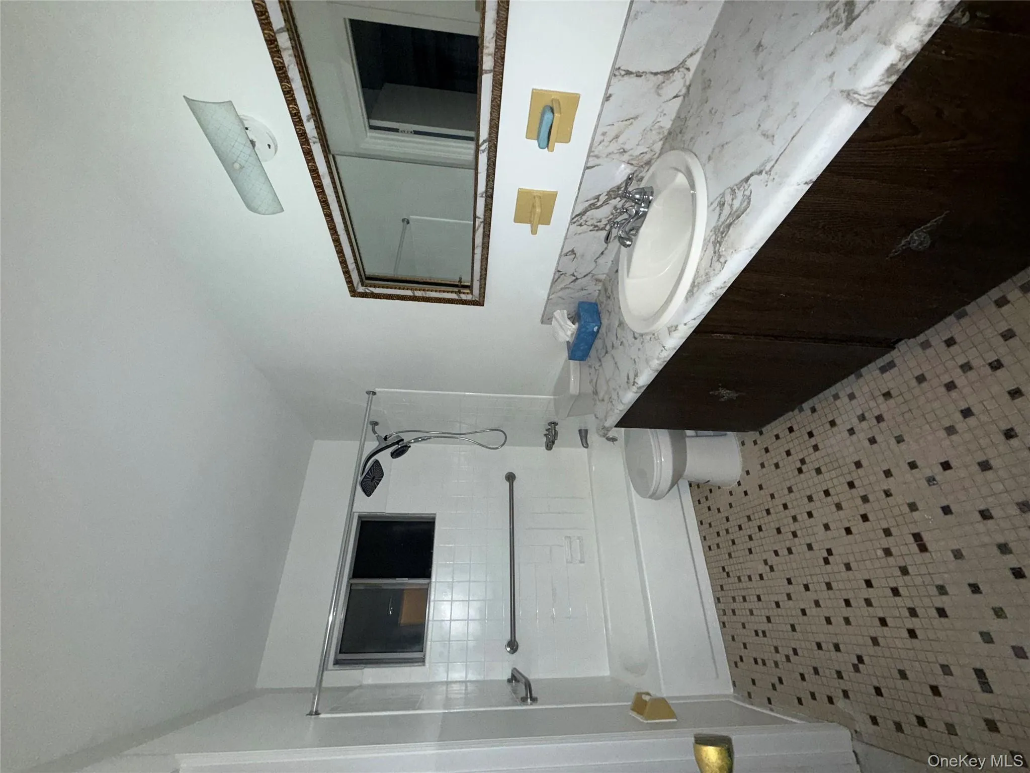 Full bath with vanity and shower / tub combination Full bath with vanity and shower / tub combination