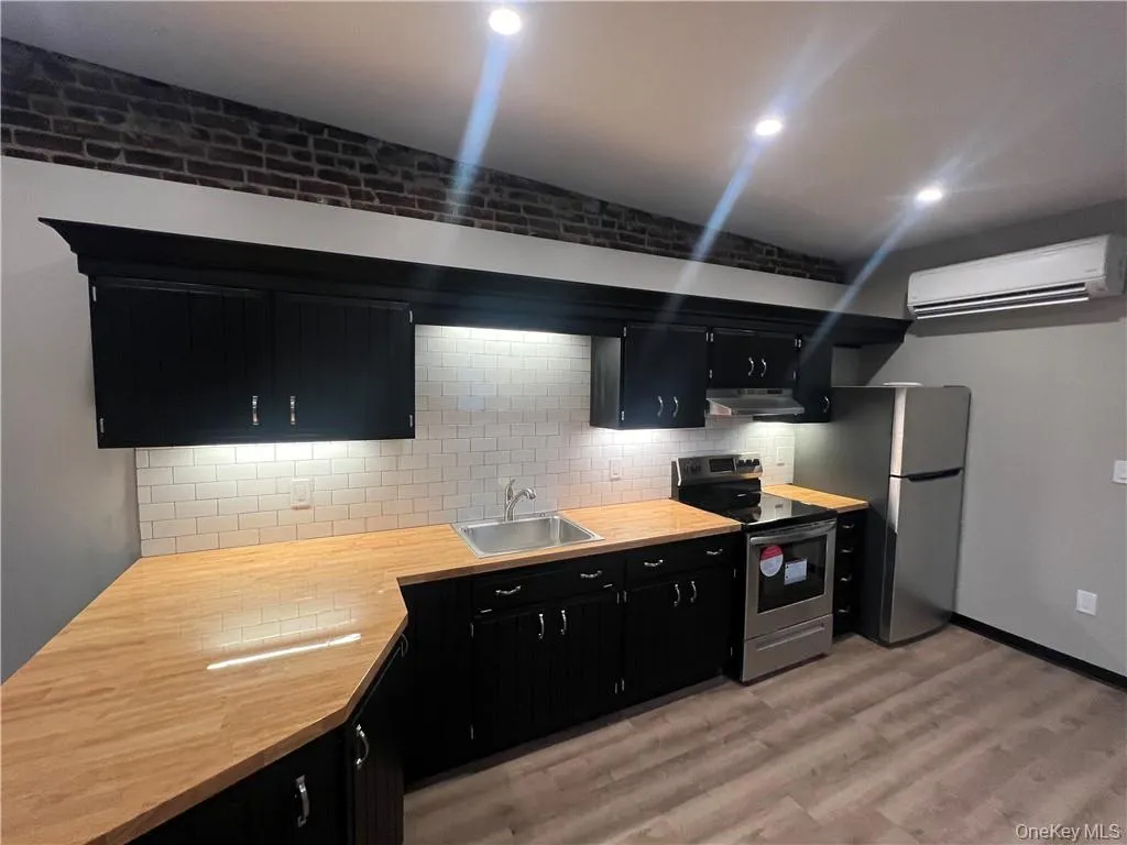 30 Henry Street, Middletown, NY, 1 Bedroom Bedrooms, 4 Rooms Rooms,1 BathroomBathrooms,Residential Lease,Idx,Henry,0,947067 30 Henry Street, Middletown, NY, 1 Bedroom Bedrooms, 4 Rooms Rooms,1 BathroomBathrooms,Residential Lease,Idx,Henry,0,947067