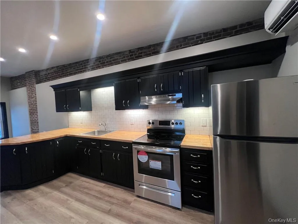 30 Henry Street, Middletown, NY, 1 Bedroom Bedrooms, 4 Rooms Rooms,1 BathroomBathrooms,Residential Lease,Idx,Henry,0,947067 30 Henry Street, Middletown, NY, 1 Bedroom Bedrooms, 4 Rooms Rooms,1 BathroomBathrooms,Residential Lease,Idx,Henry,0,947067