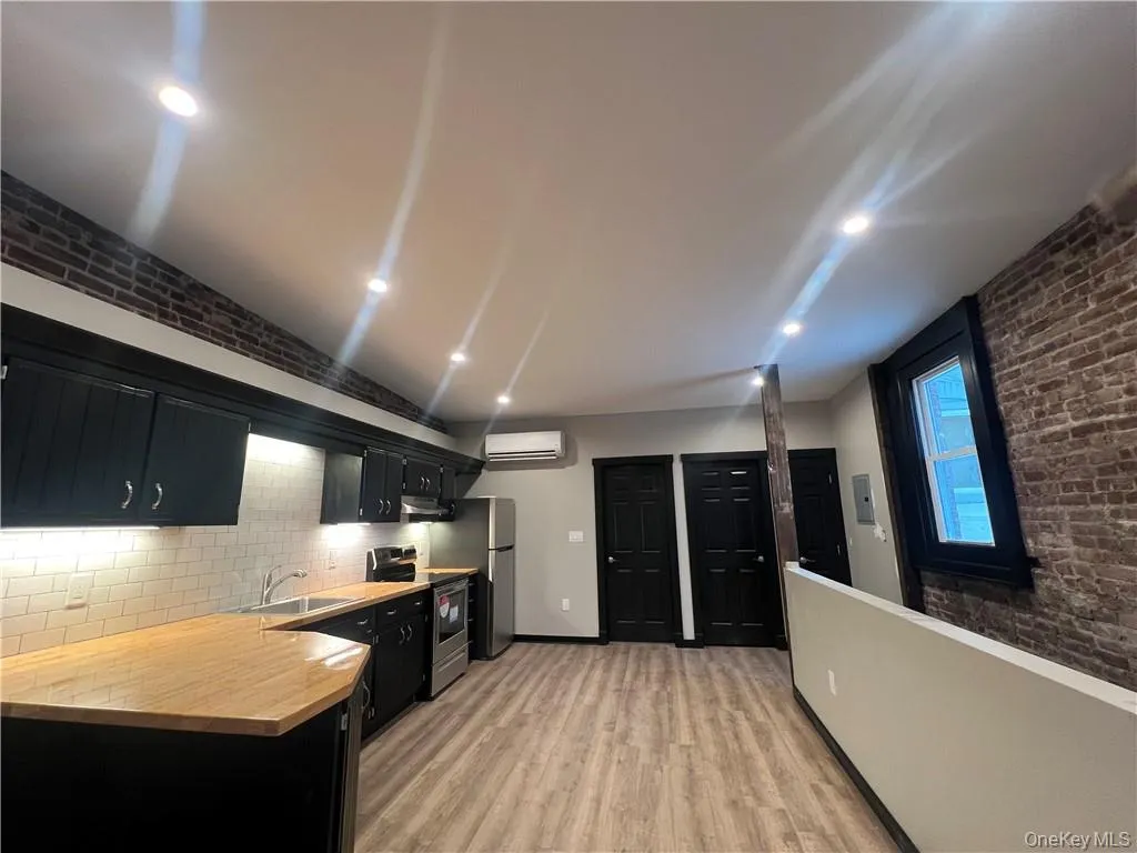 30 Henry Street, Middletown, NY, 1 Bedroom Bedrooms, 4 Rooms Rooms,1 BathroomBathrooms,Residential Lease,Idx,Henry,0,947067 30 Henry Street, Middletown, NY, 1 Bedroom Bedrooms, 4 Rooms Rooms,1 BathroomBathrooms,Residential Lease,Idx,Henry,0,947067