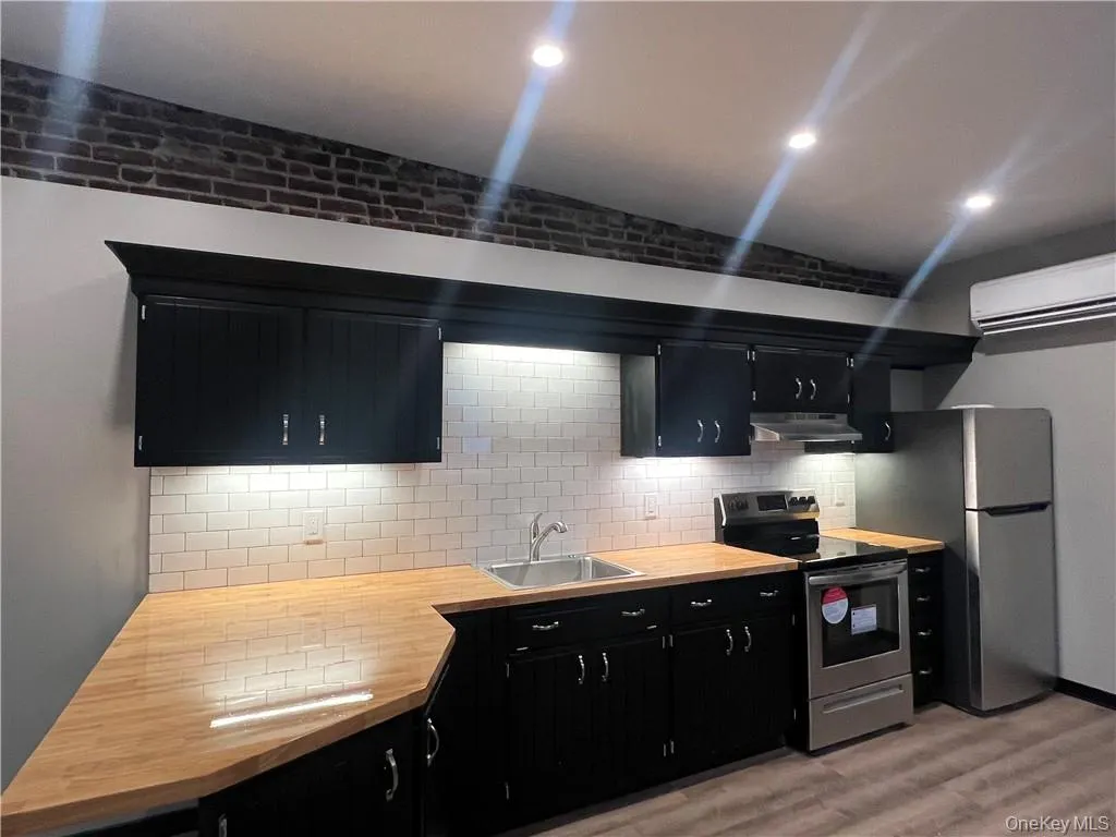 30 Henry Street, Middletown, NY, 1 Bedroom Bedrooms, 4 Rooms Rooms,1 BathroomBathrooms,Residential Lease,Idx,Henry,0,947067 30 Henry Street, Middletown, NY, 1 Bedroom Bedrooms, 4 Rooms Rooms,1 BathroomBathrooms,Residential Lease,Idx,Henry,0,947067