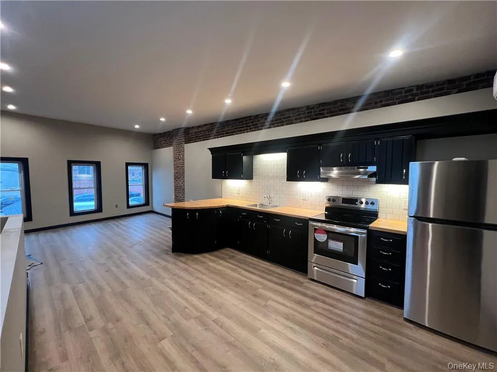 30 Henry Street, Middletown, NY, 1 Bedroom Bedrooms, 4 Rooms Rooms,1 BathroomBathrooms,Residential Lease,Idx,Henry,0,947067 30 Henry Street, Middletown, NY, 1 Bedroom Bedrooms, 4 Rooms Rooms,1 BathroomBathrooms,Residential Lease,Idx,Henry,0,947067