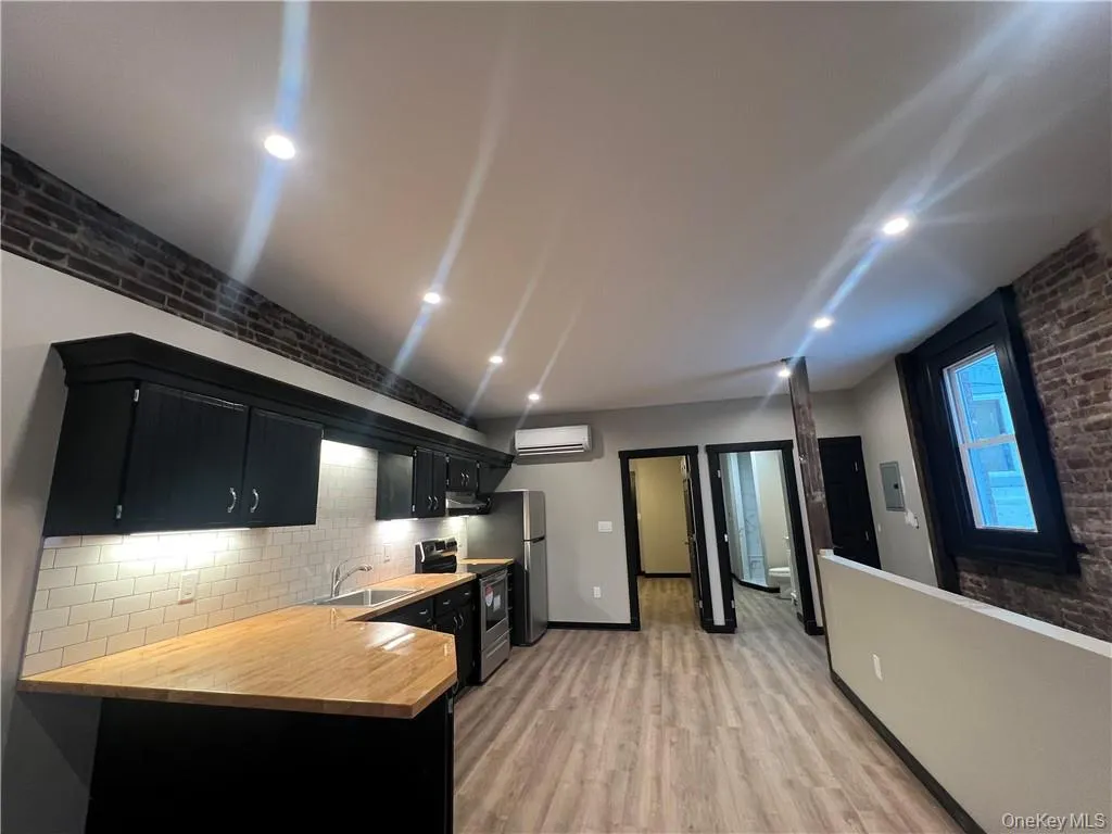 30 Henry Street, Middletown, NY, 1 Bedroom Bedrooms, 4 Rooms Rooms,1 BathroomBathrooms,Residential Lease,Idx,Henry,0,947067 30 Henry Street, Middletown, NY, 1 Bedroom Bedrooms, 4 Rooms Rooms,1 BathroomBathrooms,Residential Lease,Idx,Henry,0,947067