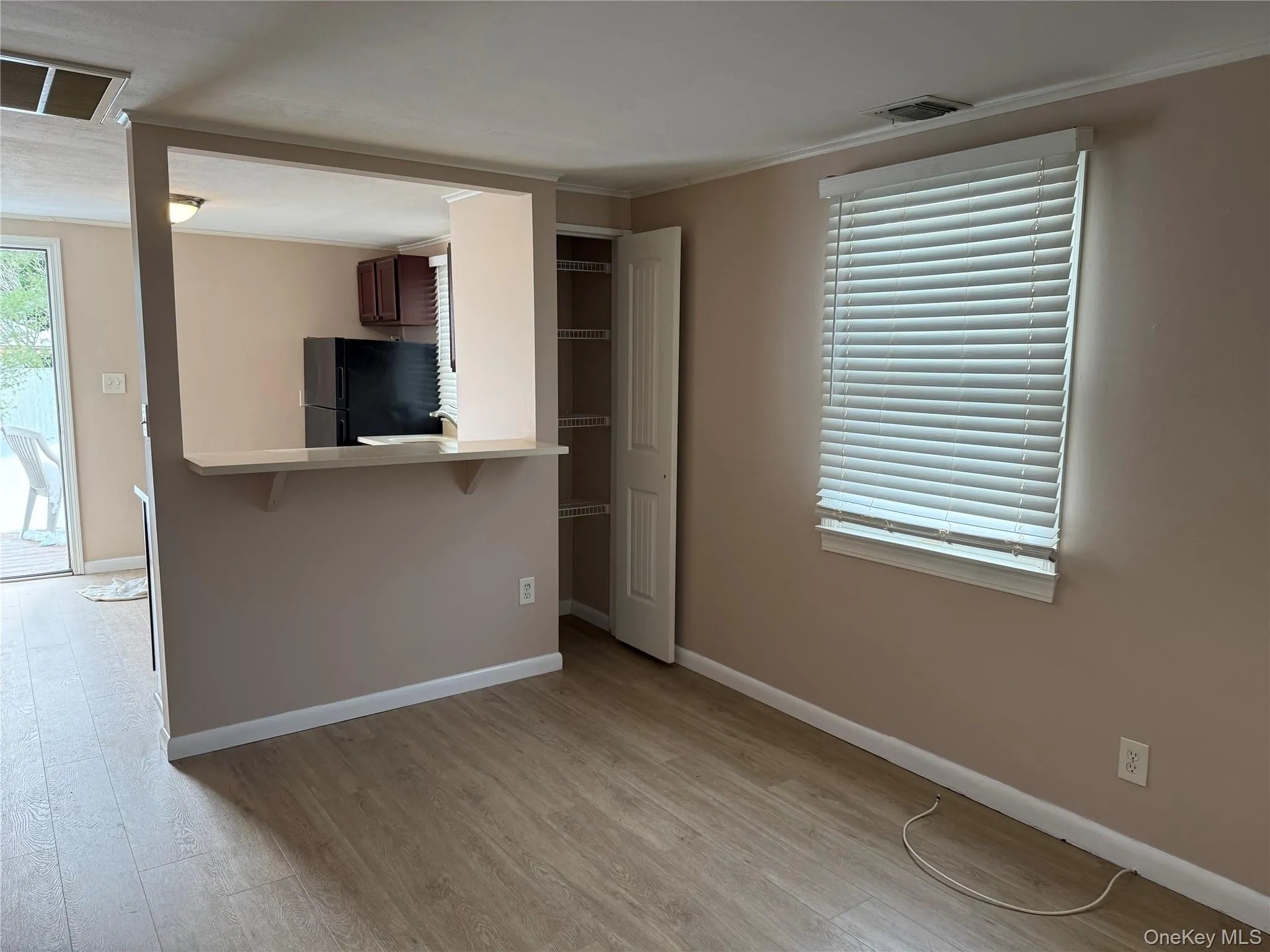 a lot of natrual sun light a lot of natrual sun light