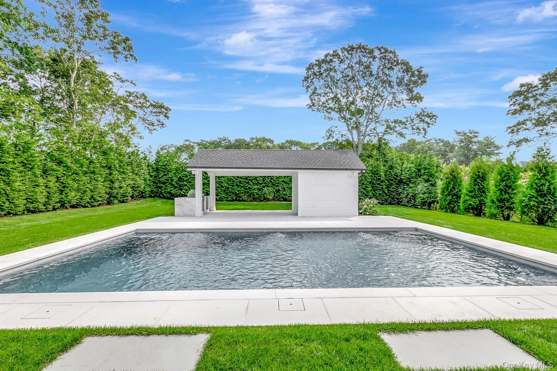 Swimming pool with a yard and an outdoor structure Swimming pool with a yard and an outdoor structure