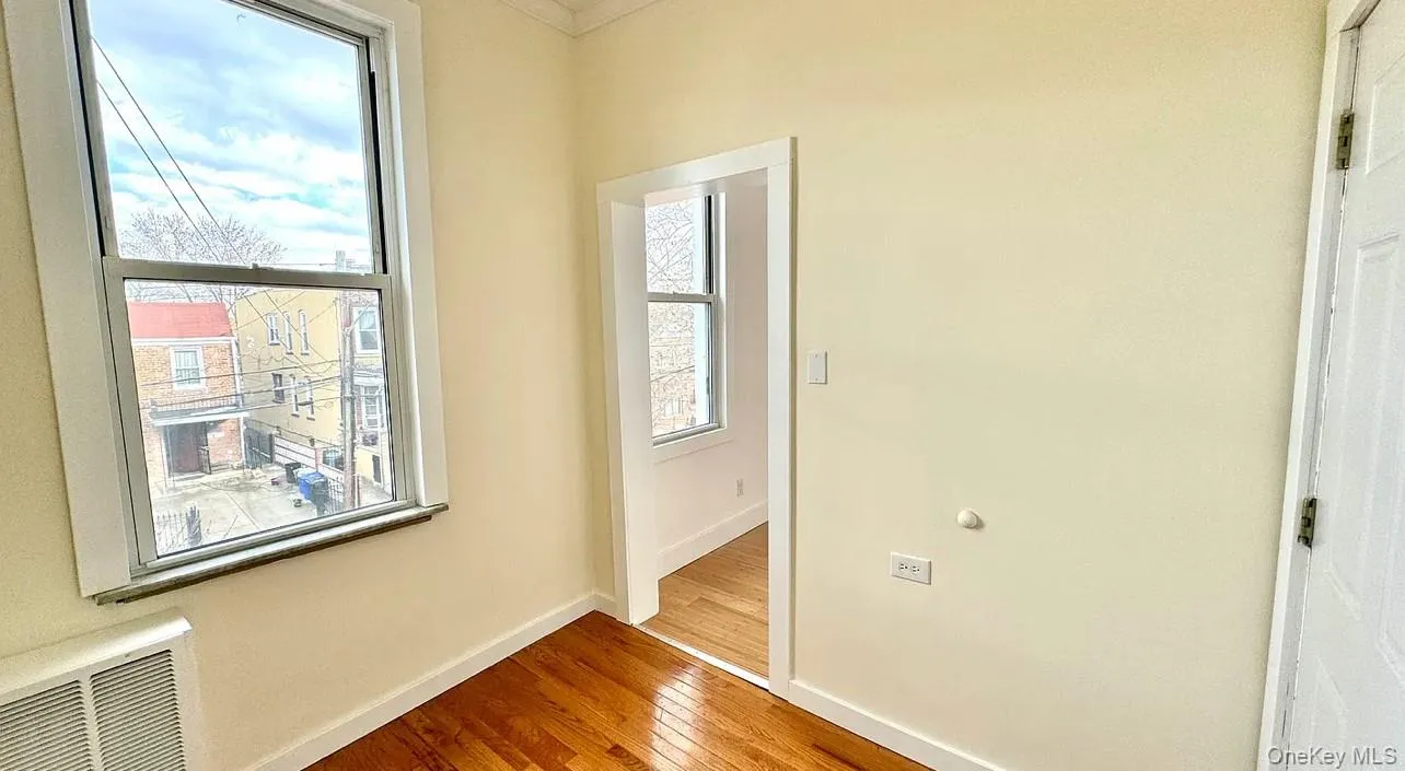 Office/ Library / Bonus Room 8.4 X 7.581" x 93" Office/ Library / Bonus Room 8.4 X 7.581" x 93"