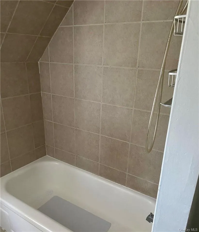 8 Park Avenue, Ramapo, NY, 3 Bedrooms Bedrooms, 6 Rooms Rooms,1 BathroomBathrooms,Residential Lease,For Rent,Park,0,947163 8 Park Avenue, Ramapo, NY, 3 Bedrooms Bedrooms, 6 Rooms Rooms,1 BathroomBathrooms,Residential Lease,For Rent,Park,0,947163