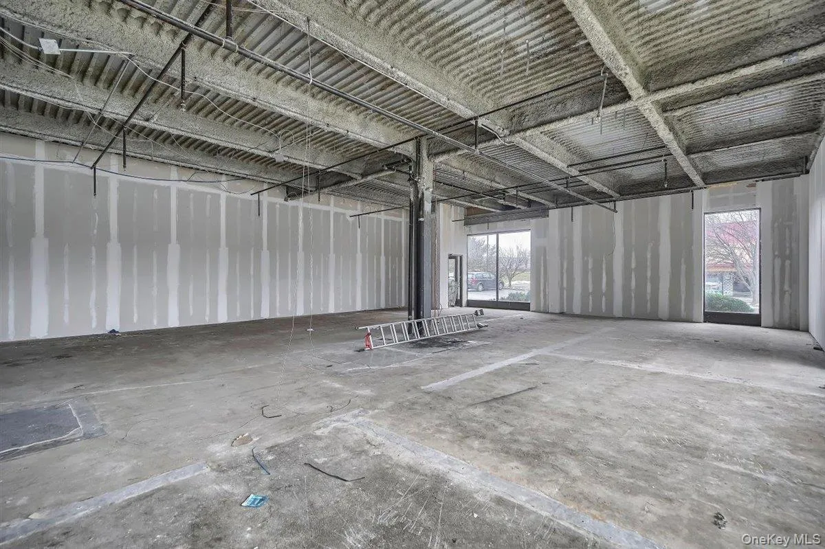 Misc room featuring a garage Misc room featuring a garage