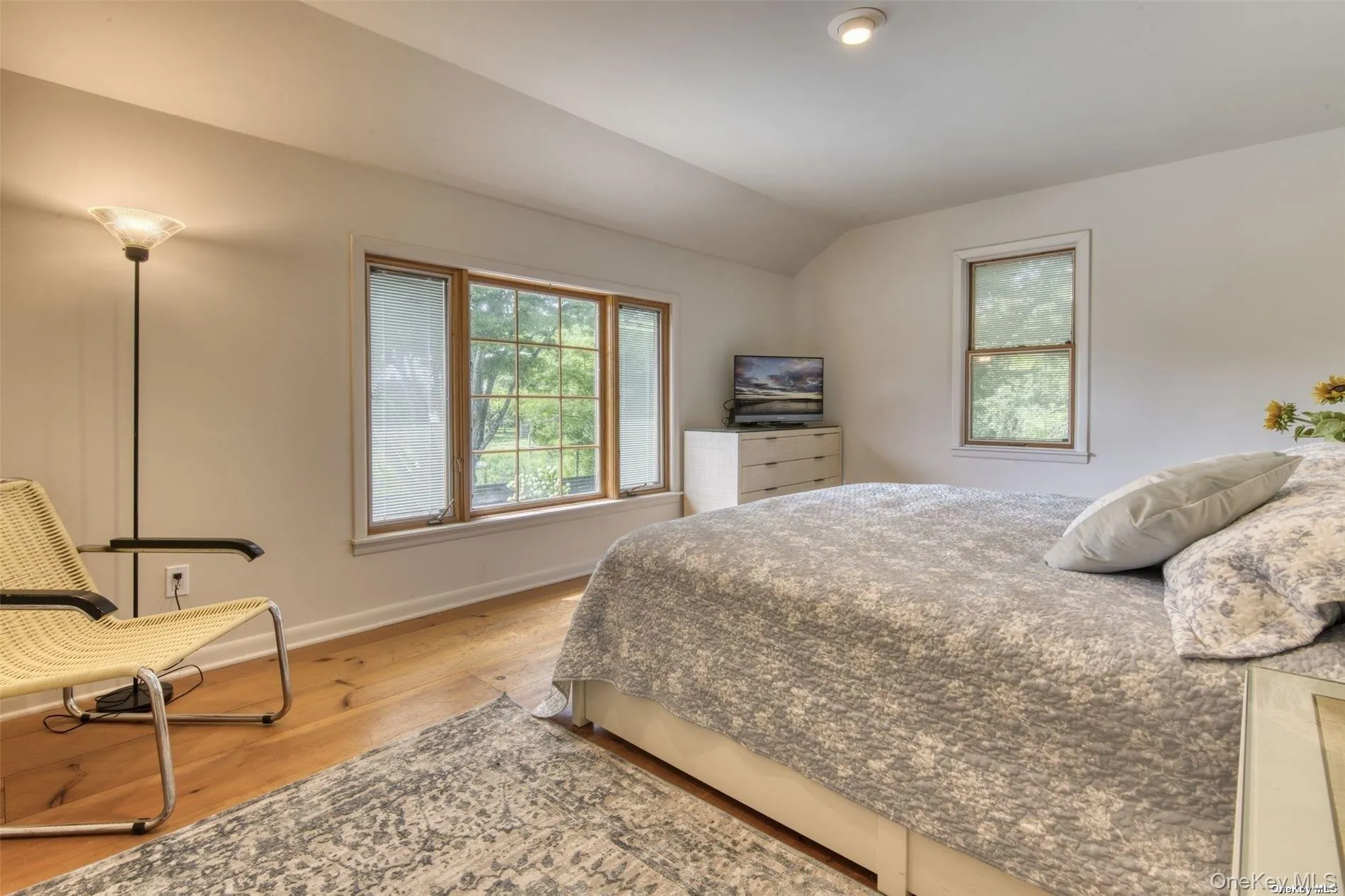 2nd floor bedroom/king bed 2nd floor bedroom/king bed