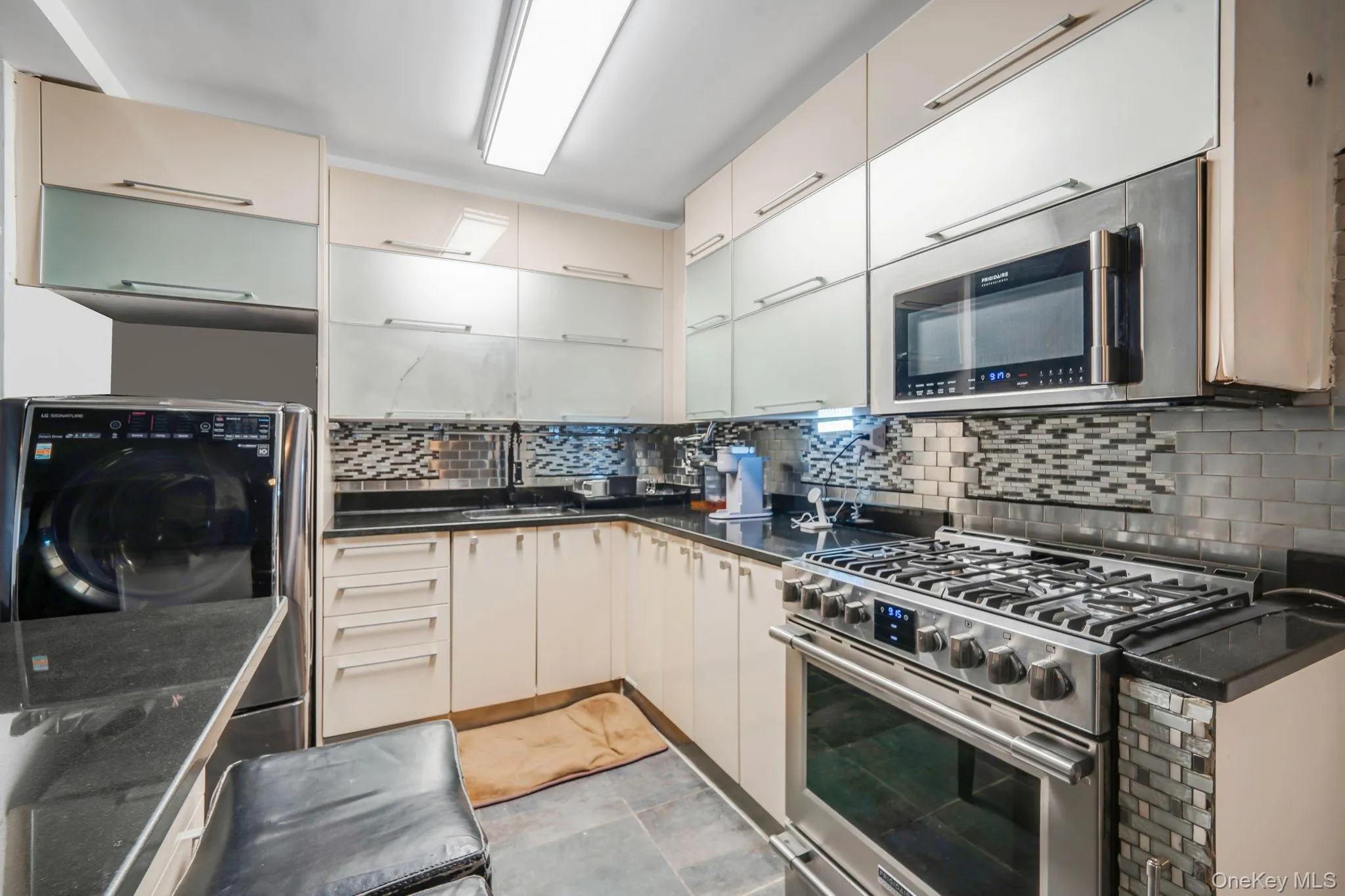 1020 Elton Street, New York, NY, 3 Bedrooms Bedrooms, 4 Rooms Rooms,1 BathroomBathrooms,Residential,For Rent,Elton,0,947320 1020 Elton Street, New York, NY, 3 Bedrooms Bedrooms, 4 Rooms Rooms,1 BathroomBathrooms,Residential,For Rent,Elton,0,947320